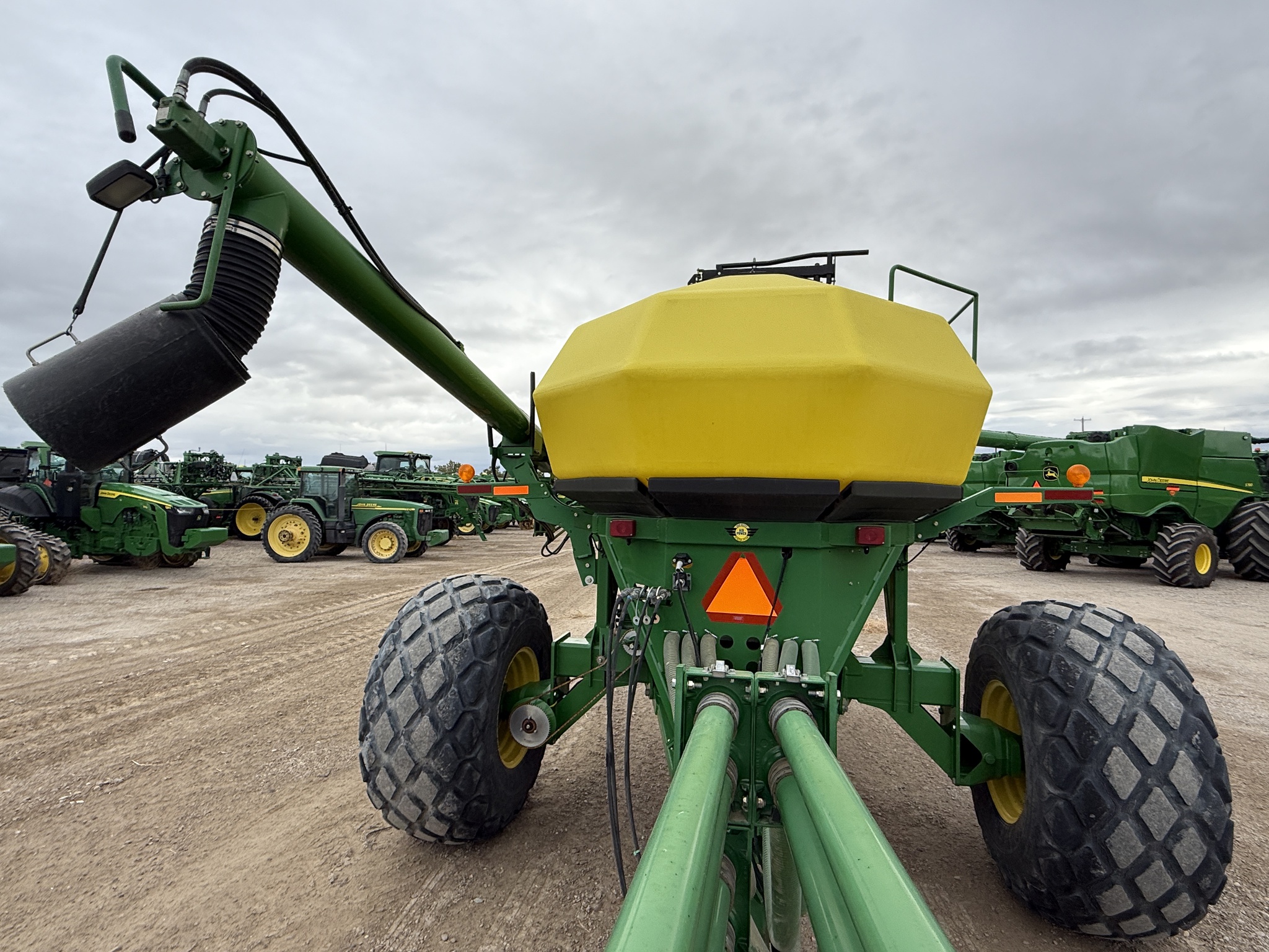 2010 John Deere 1910 Image 4