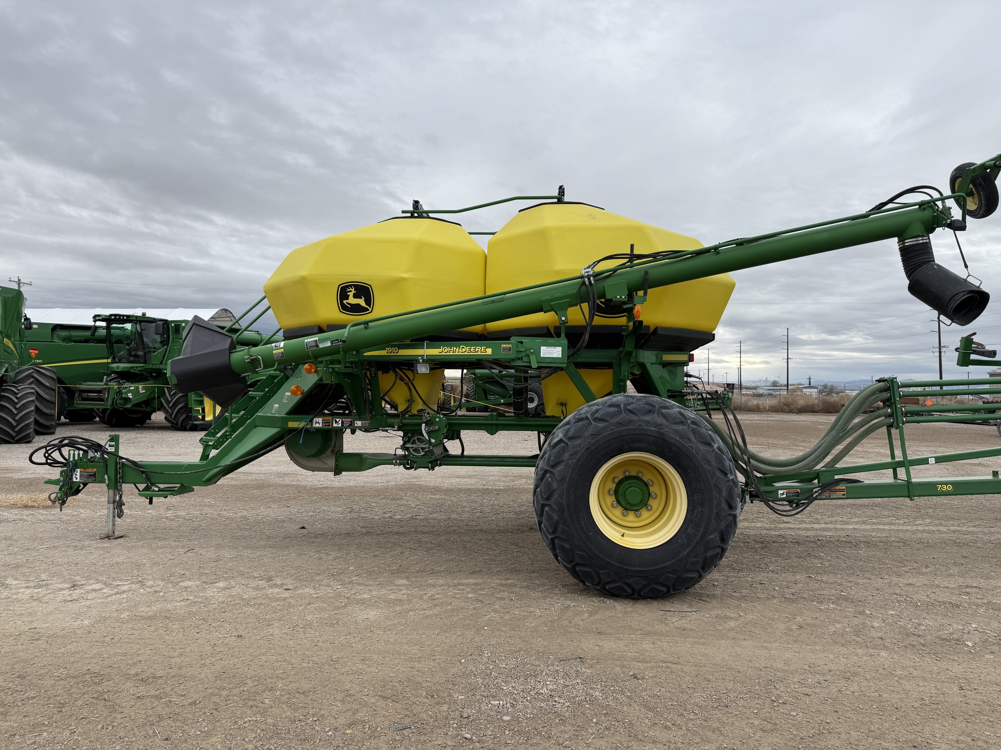 2010 John Deere 1910 Image 2