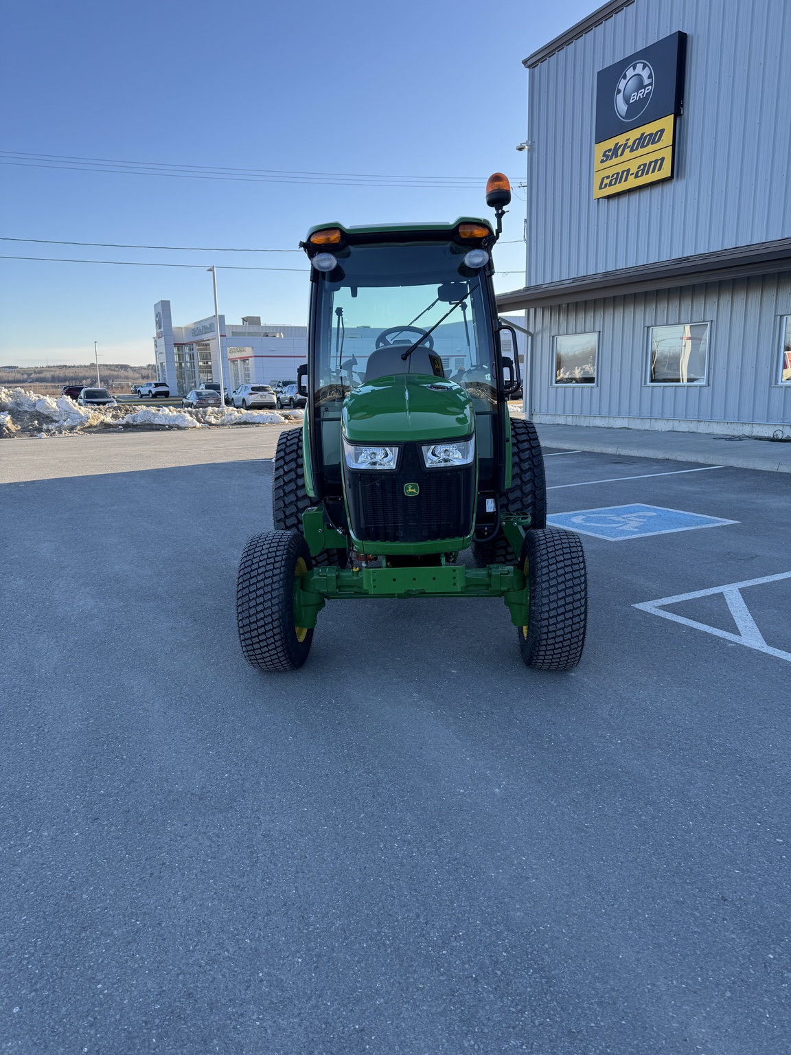 2022 John Deere 4052R Image 8