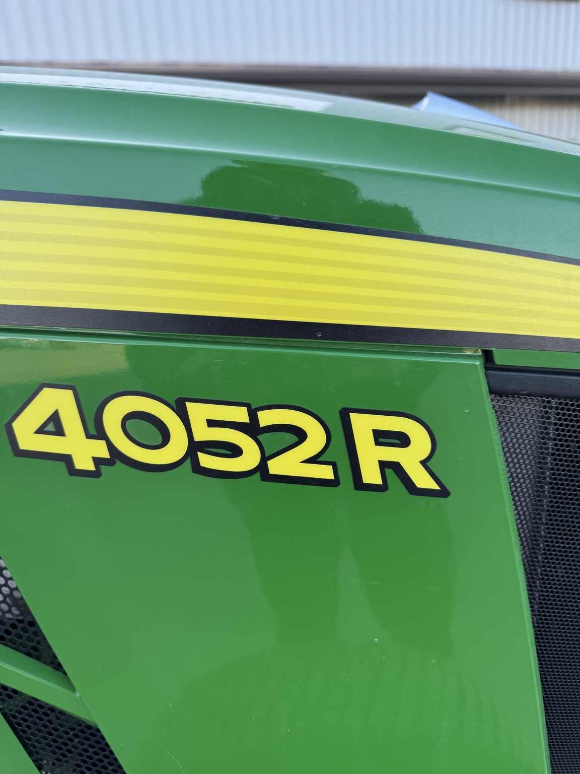 2022 John Deere 4052R Image 9