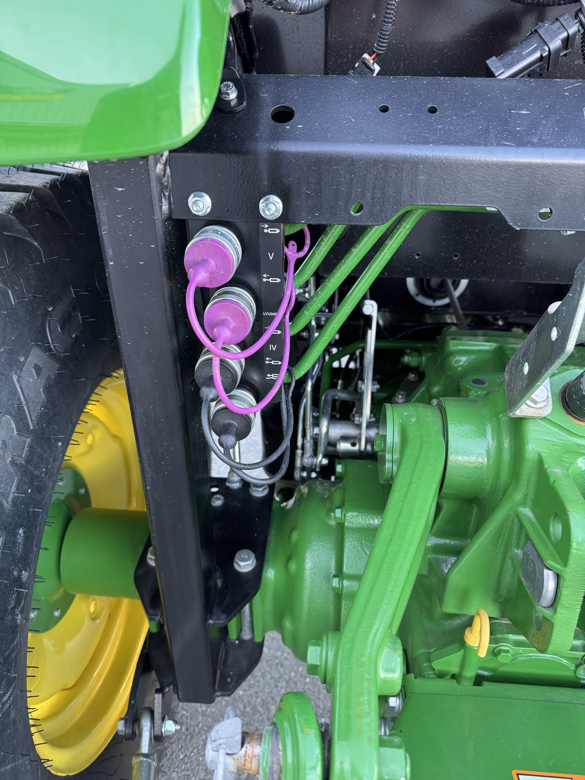 2022 John Deere 4052R Image 12