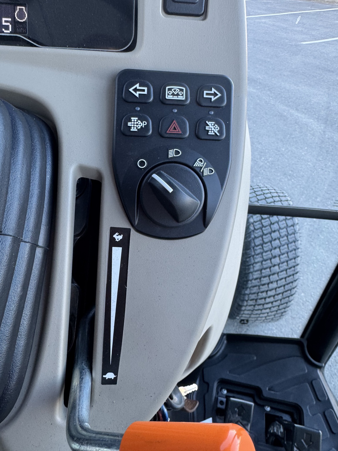 2022 John Deere 4052R Image 16