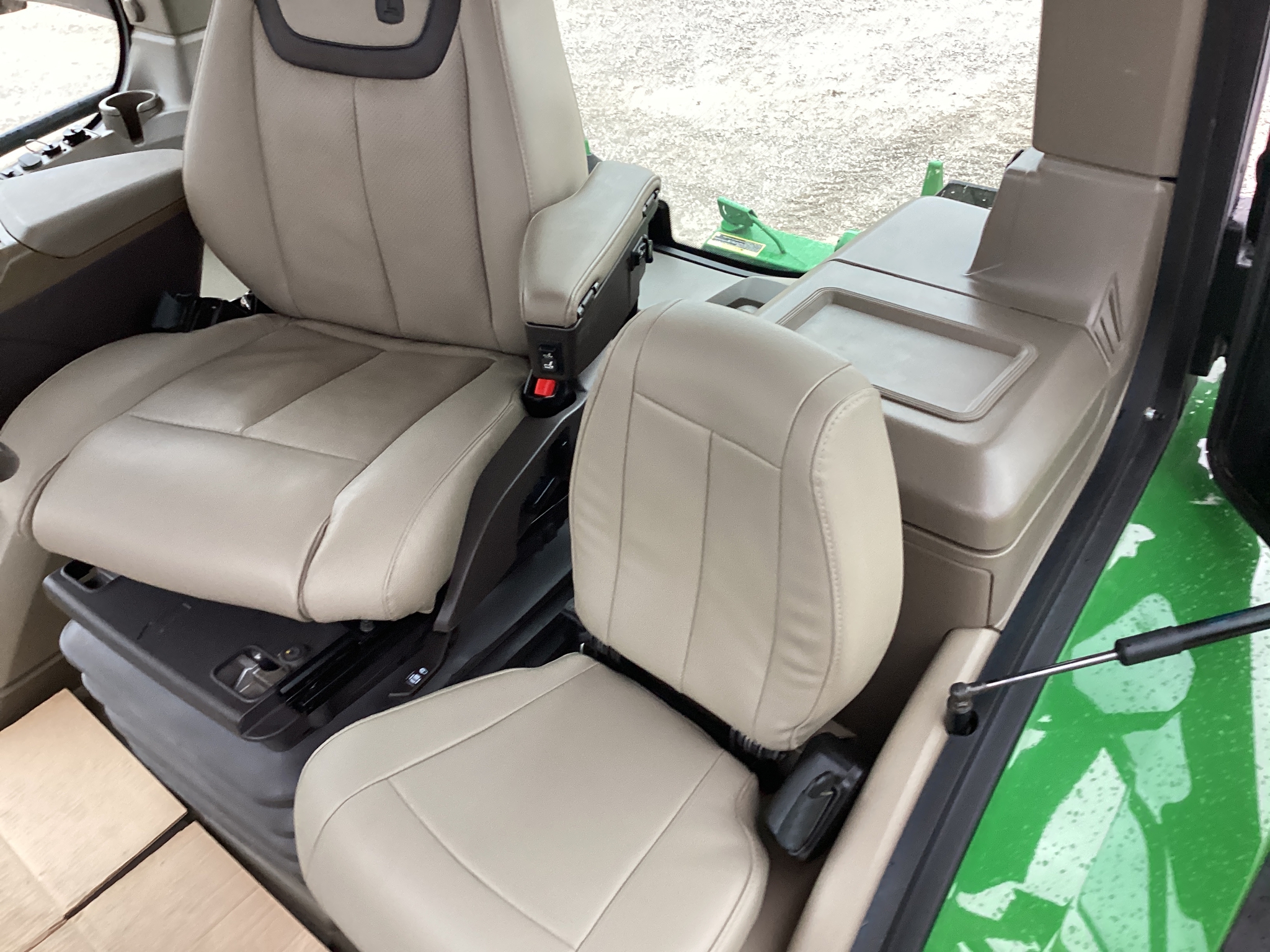 2024 John Deere 8R 310 Image 15