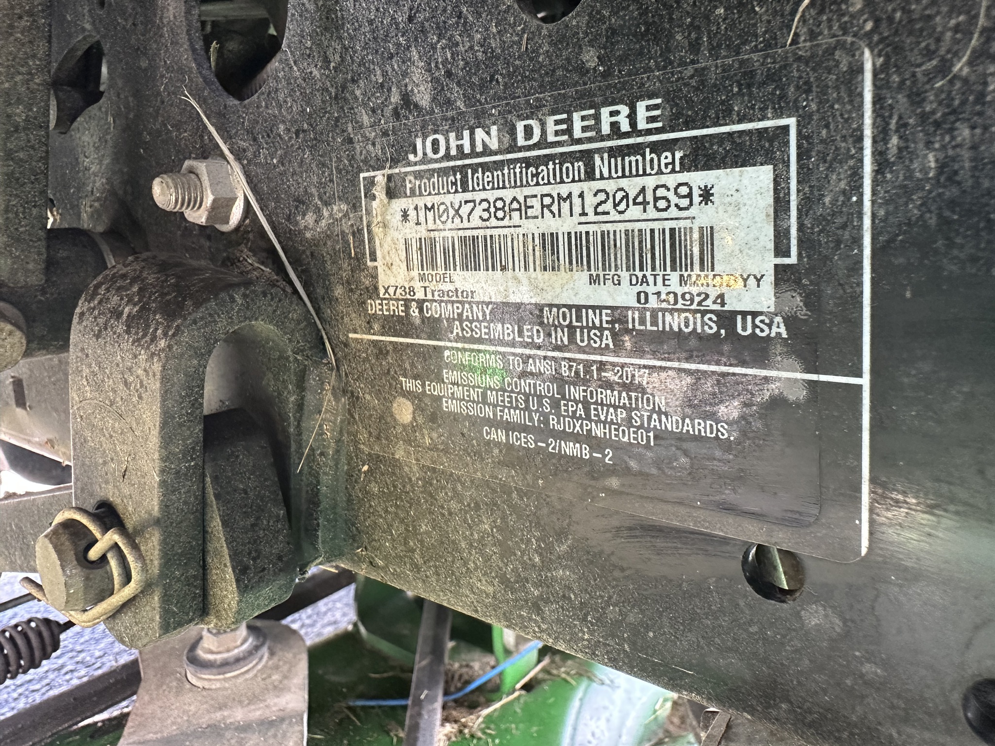2024 John Deere X738 Image 7