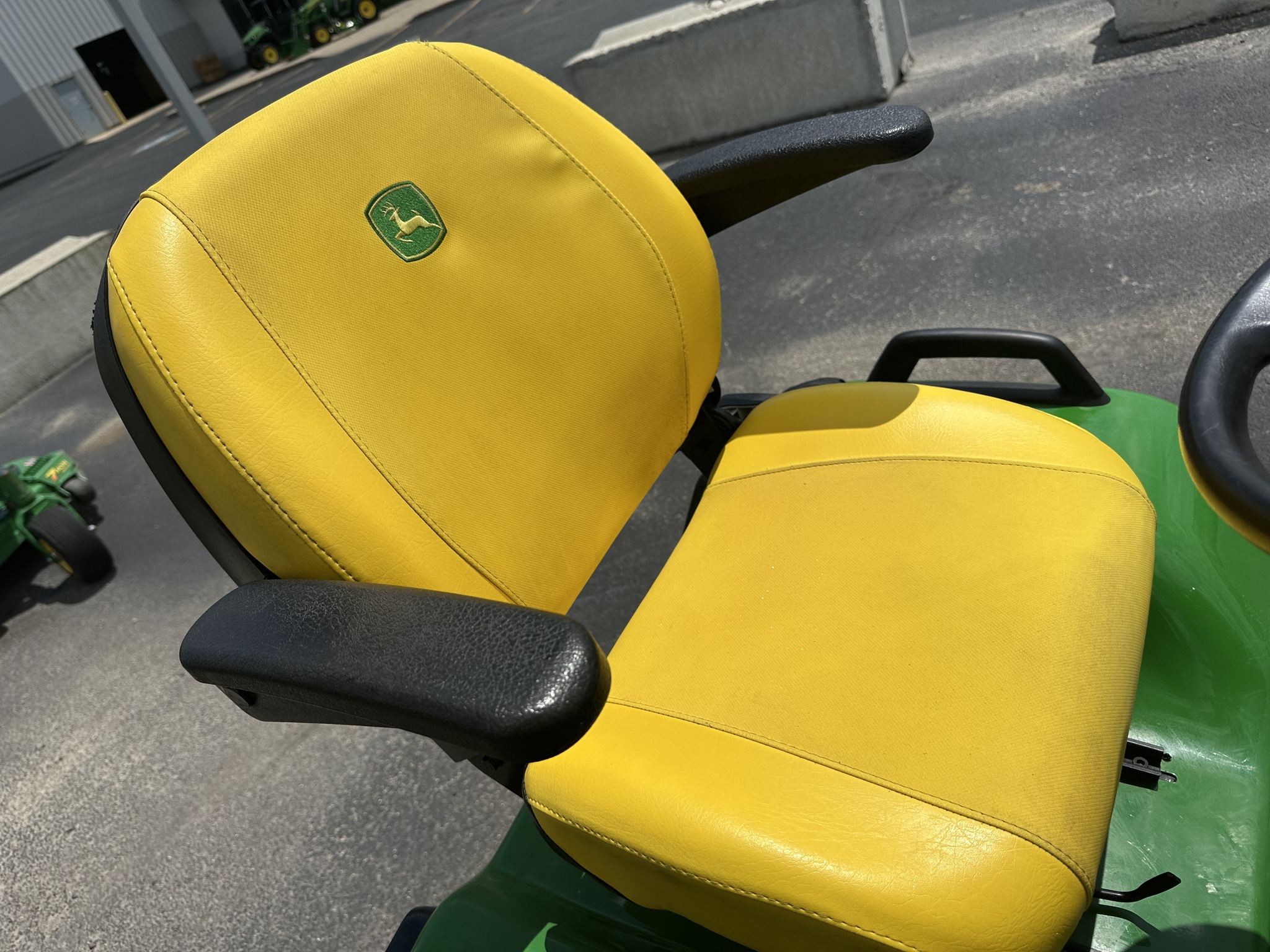 2024 John Deere X738 Image 6