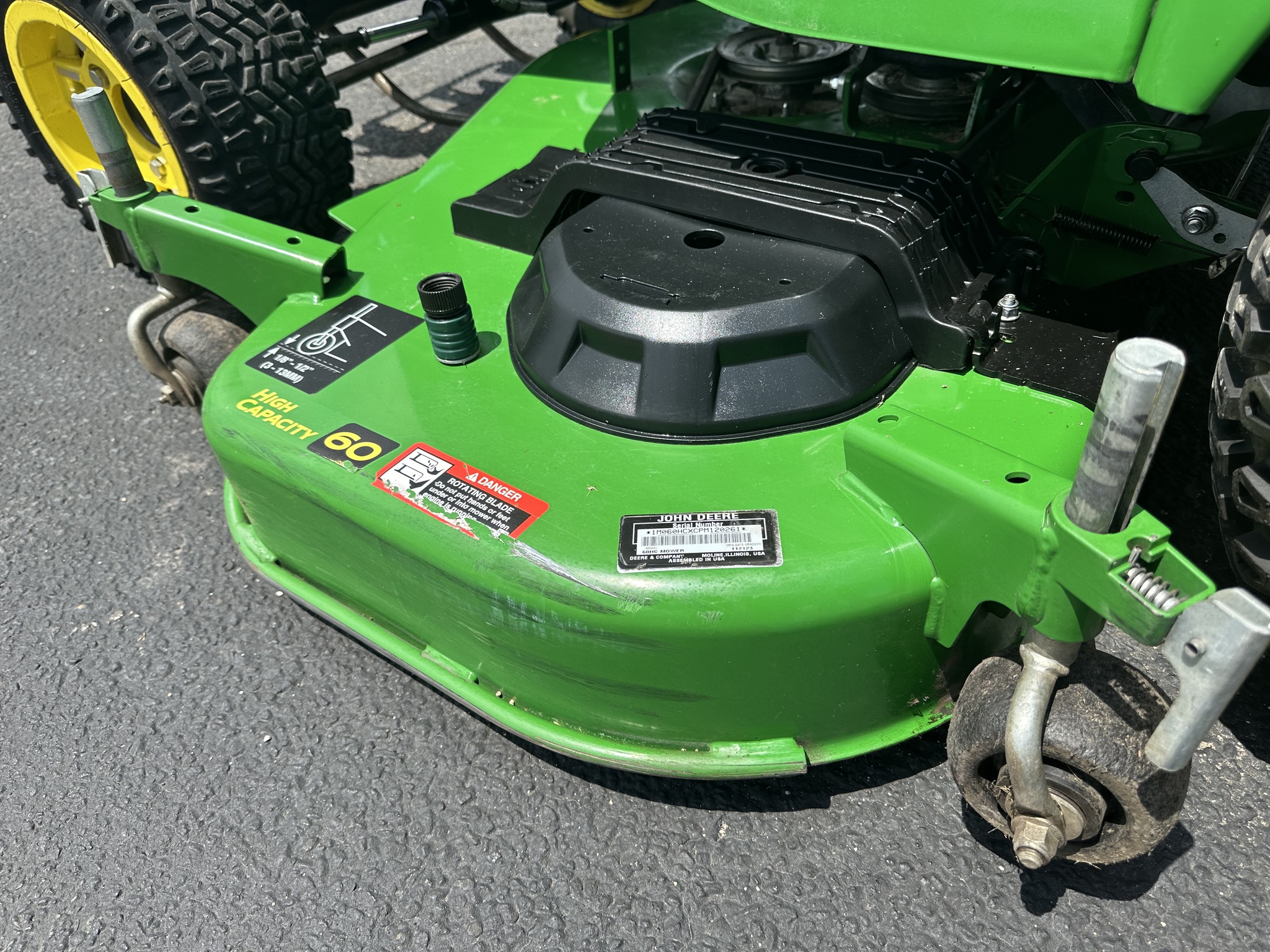 2024 John Deere X738 Image 3