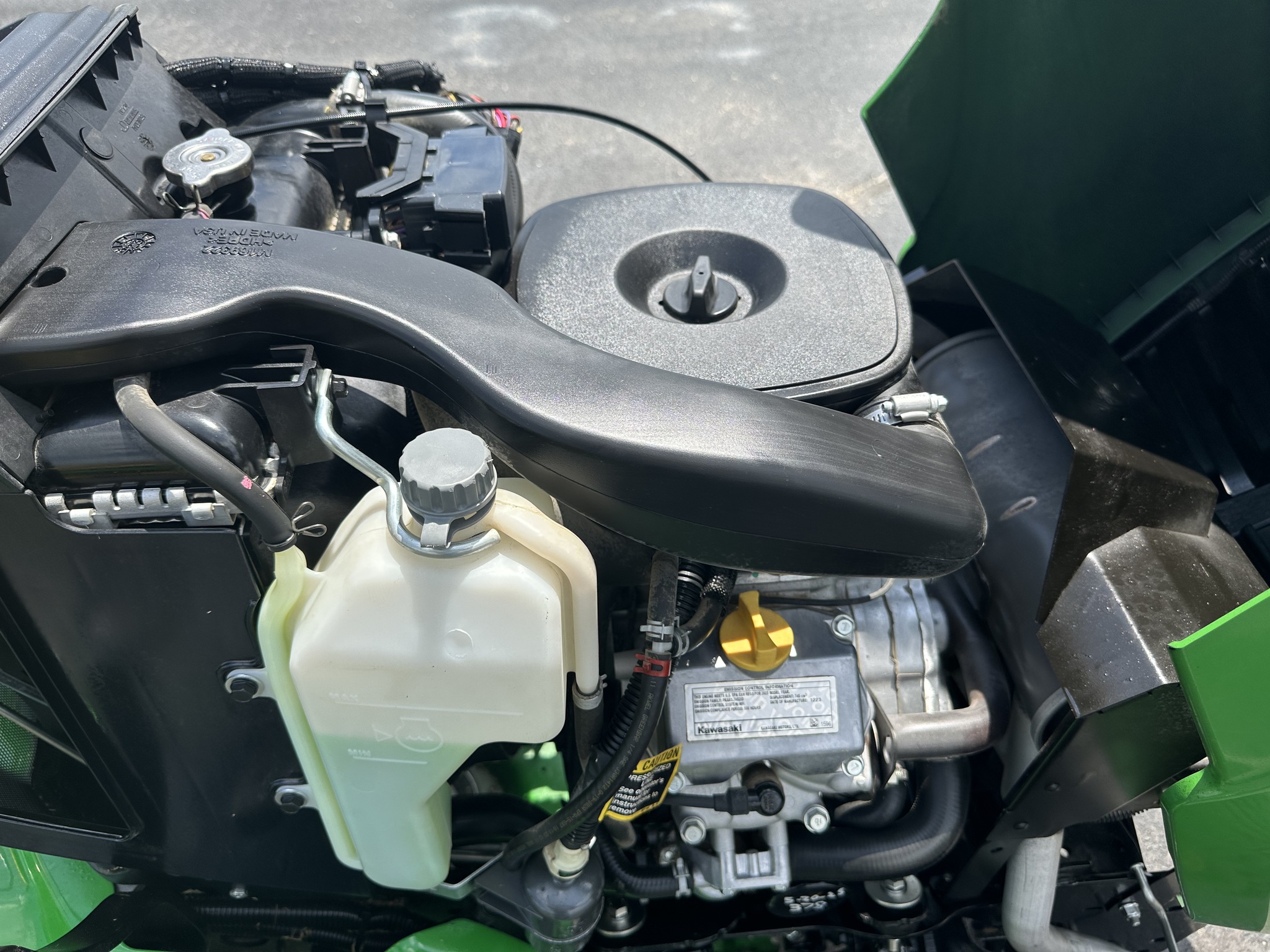 2024 John Deere X738 Image 11