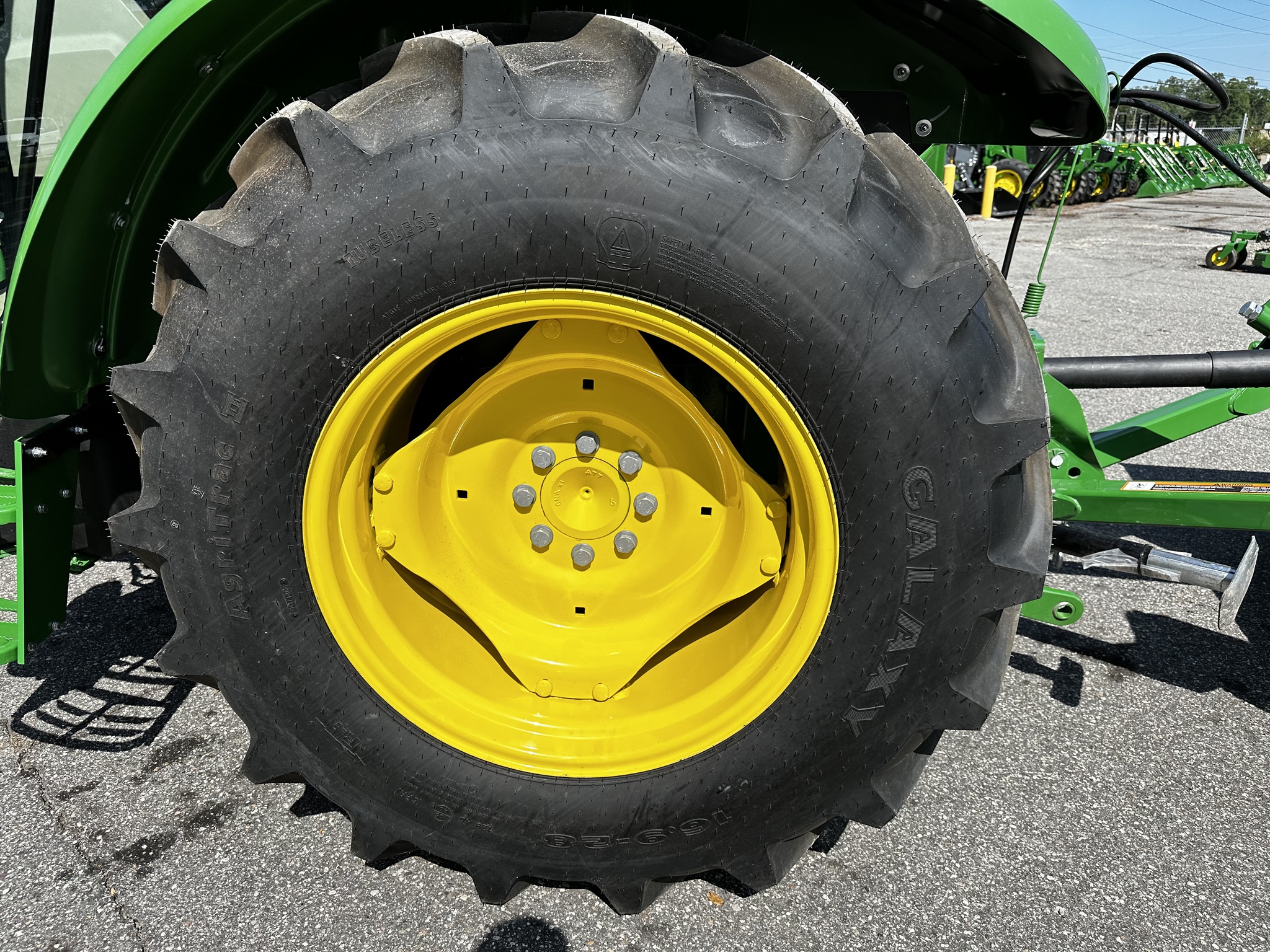 2025 John Deere 5067E Image 6