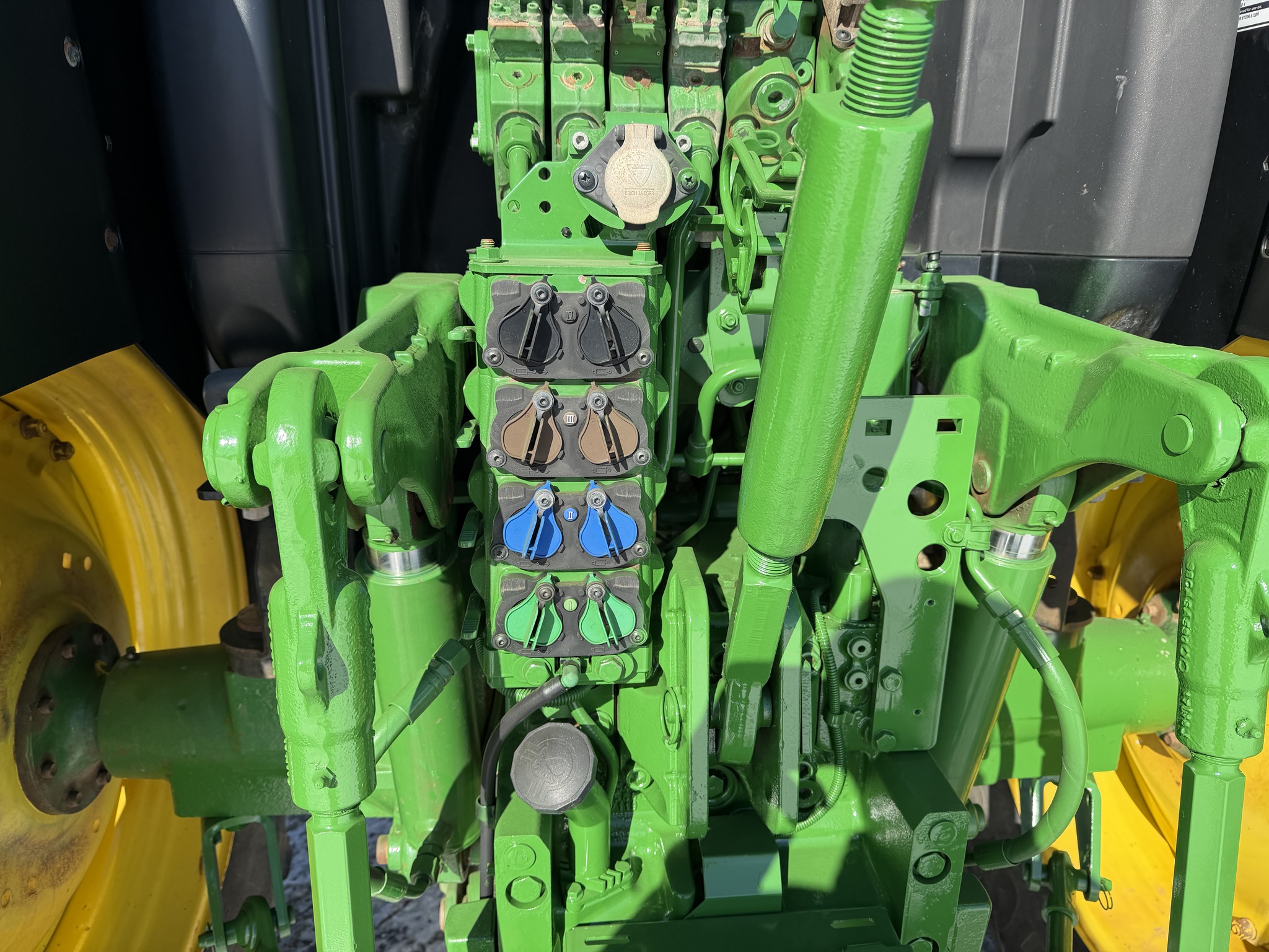 2018 John Deere 6130R Image 13