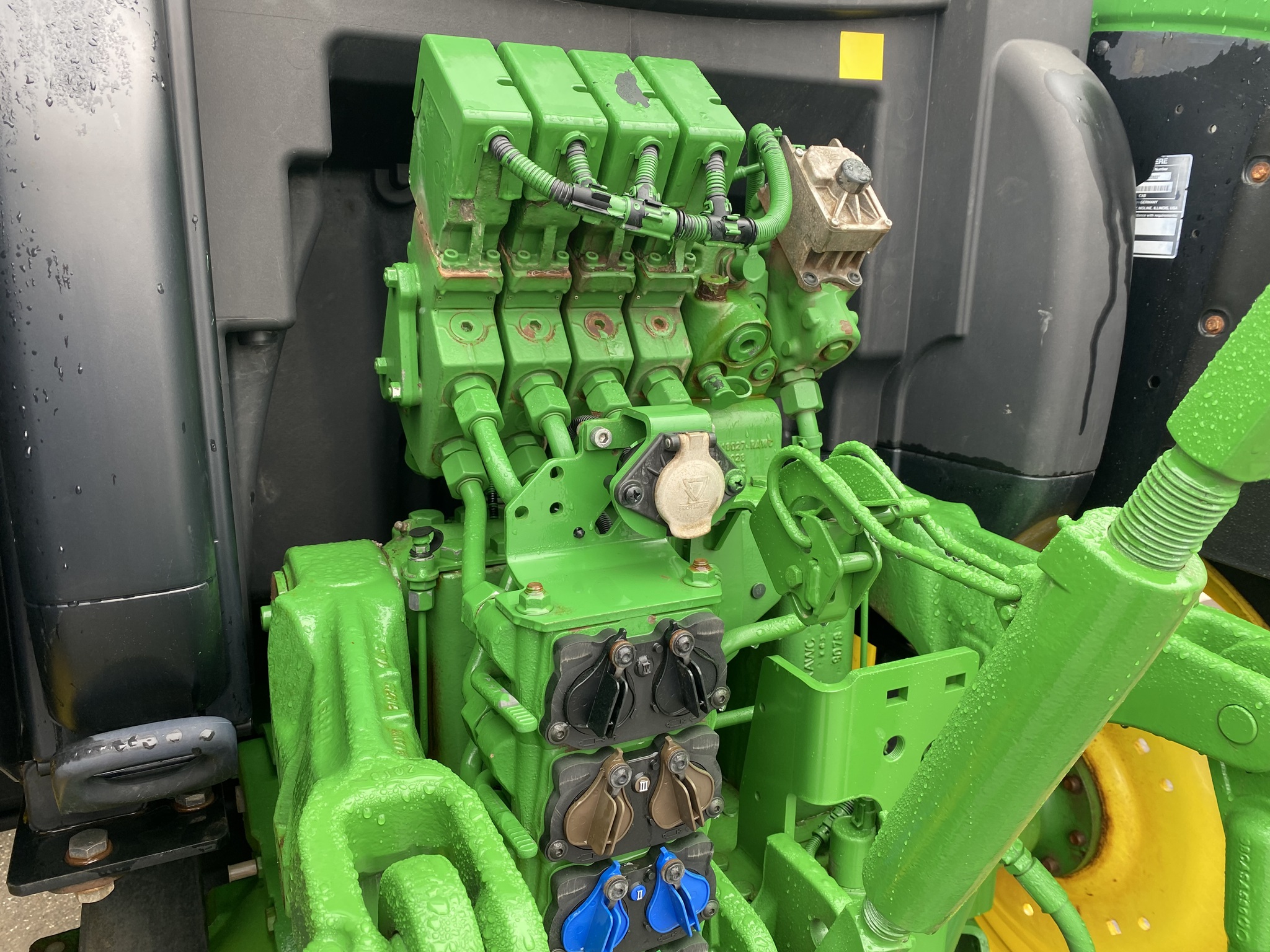 2018 John Deere 6130R Image 15