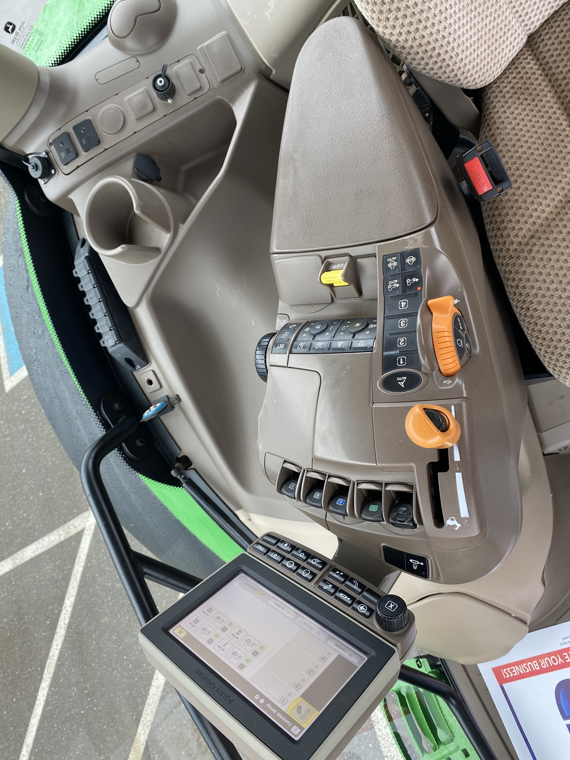 2018 John Deere 6130R Image 9