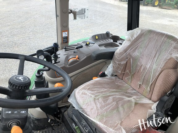 Photo of 2023 John Deere 6135E