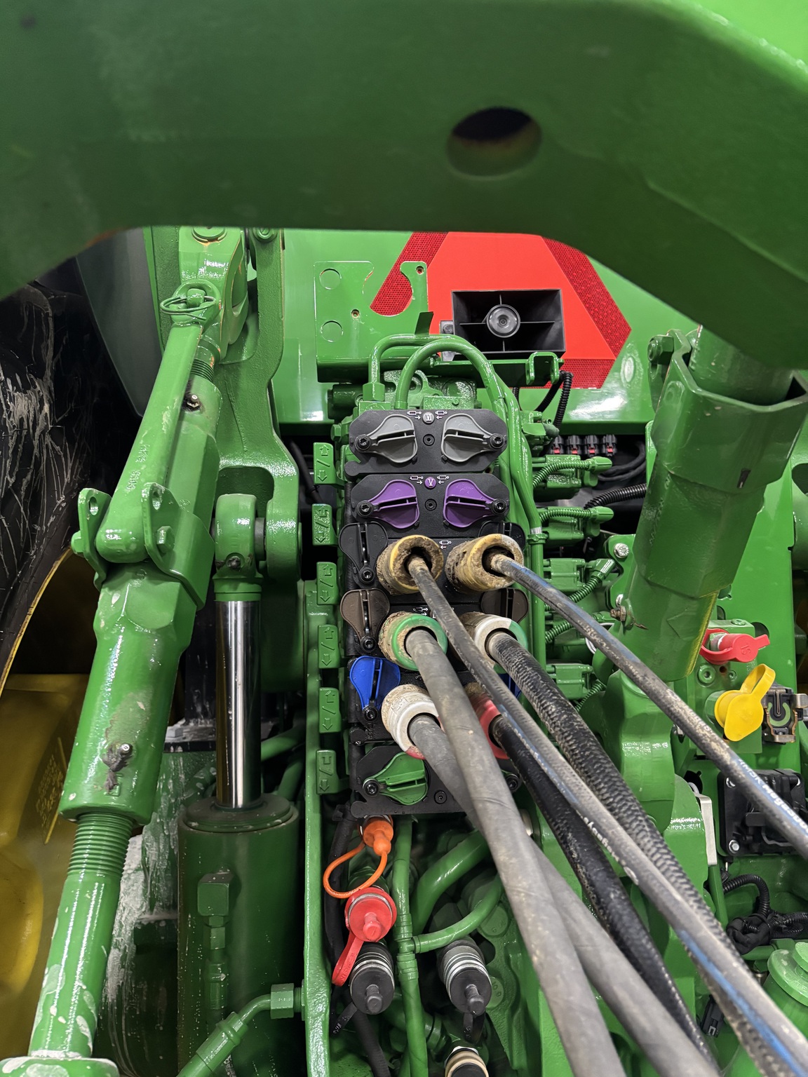 Used 2024 John Deere 8R 370 Row Crop Tractors at Koenig Equipment in Greensburg, IN - PhotoXL9