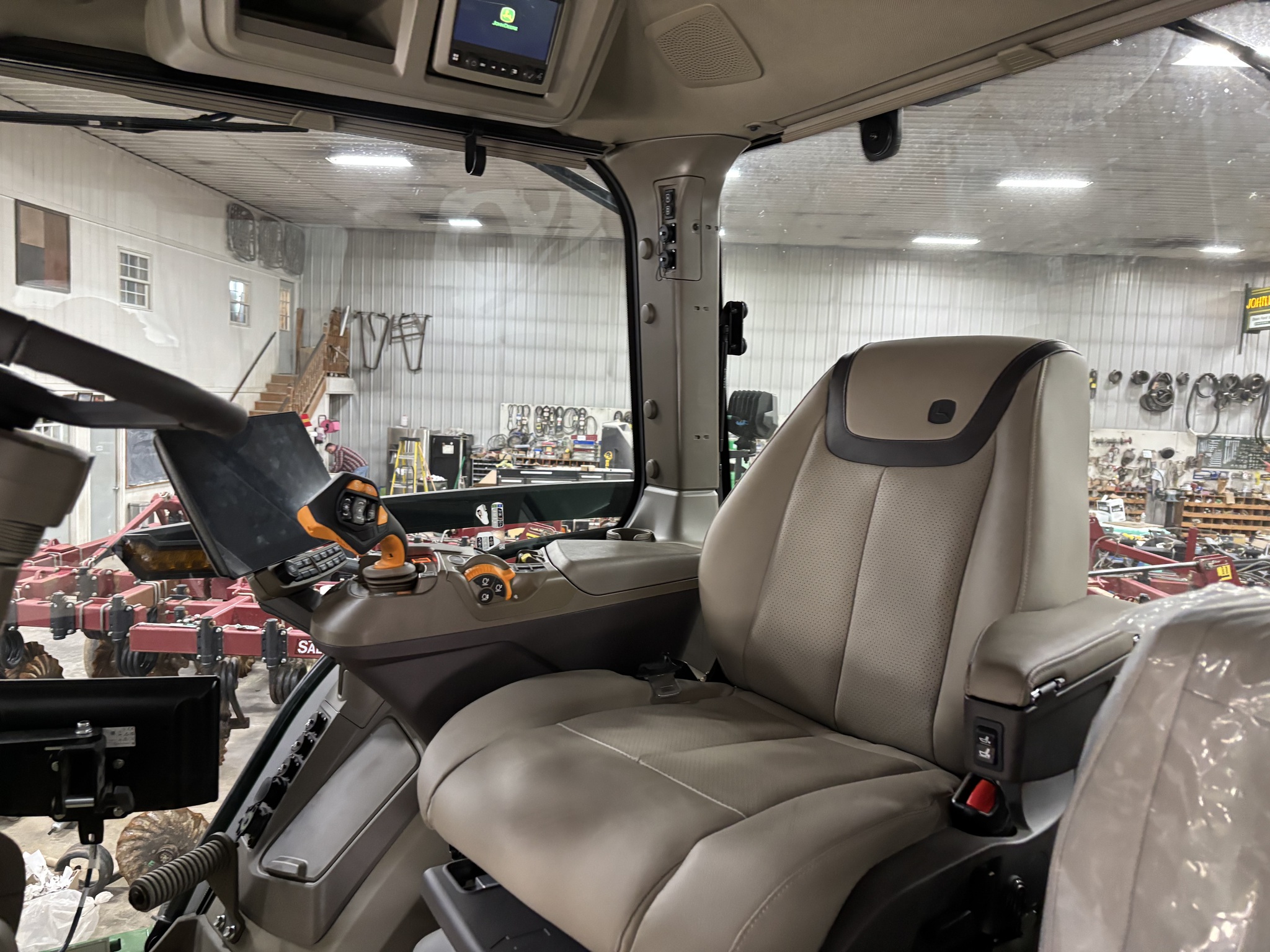 Used 2024 John Deere 8R 370 Row Crop Tractors at Koenig Equipment in Greensburg, IN - PhotoXL13