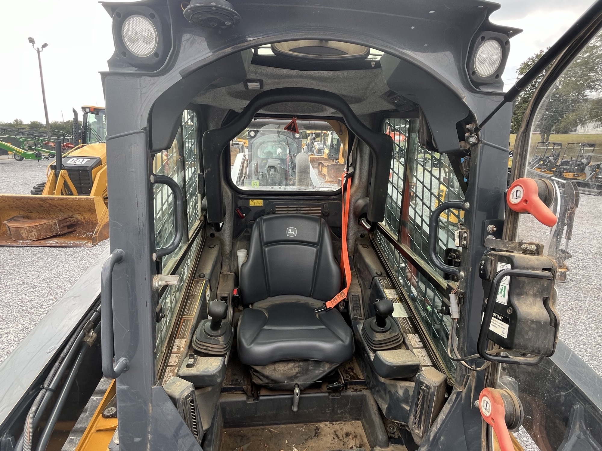 2022 John Deere 331G Image 7