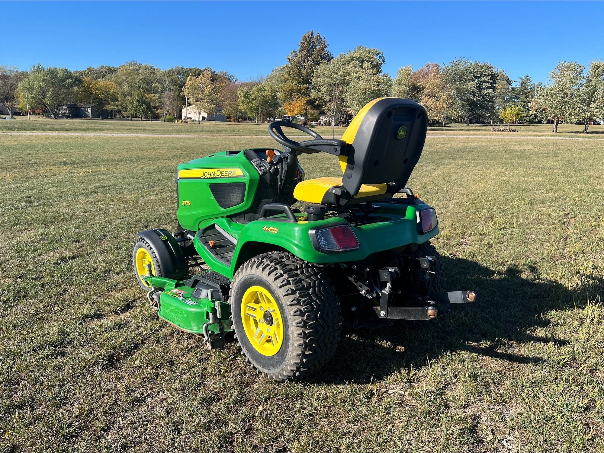 2023 John Deere X739 Image 4