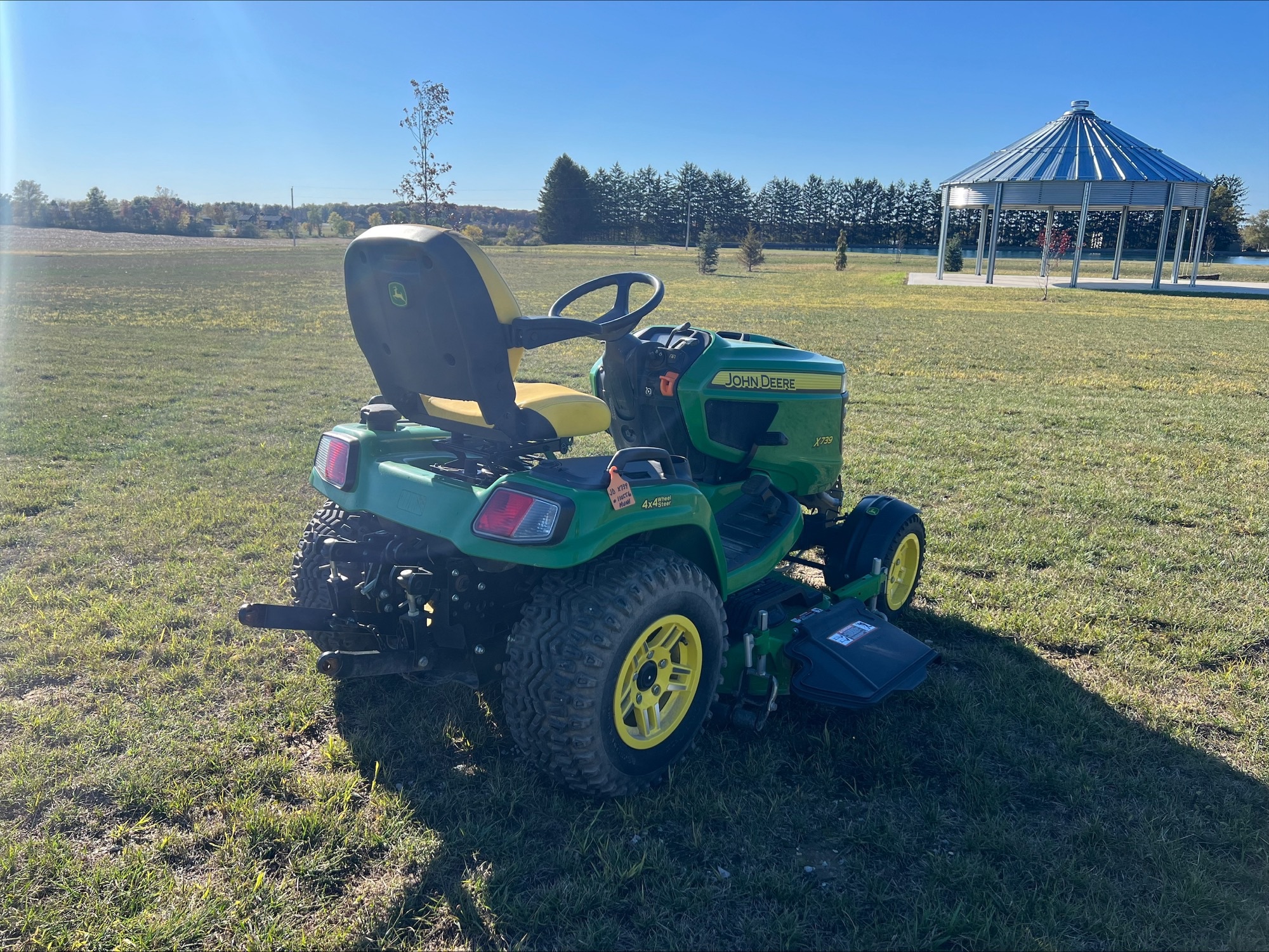 2023 John Deere X739 Image 6