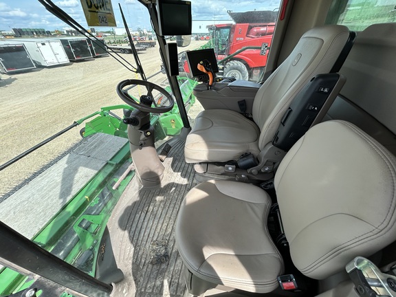 Used 2018 John Deere S780 Combines at Horizon Ag & Turf in Lloydminster, AB - Photo12