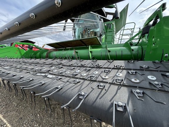 Used 2018 John Deere S780 Combines at Horizon Ag & Turf in Lloydminster, AB - Photo6