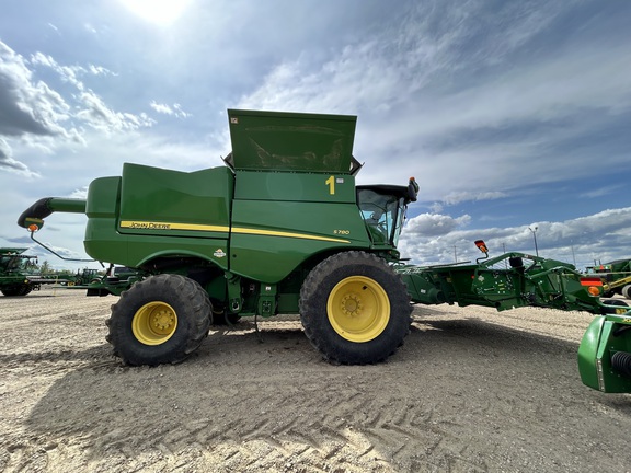 Used 2018 John Deere S780 Combines at Horizon Ag & Turf in Lloydminster, AB - Photo4