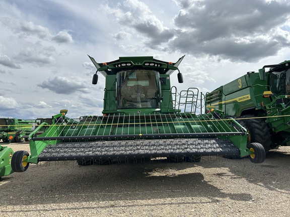 Used 2018 John Deere S780 Combines at Horizon Ag & Turf in Lloydminster, AB - Photo14