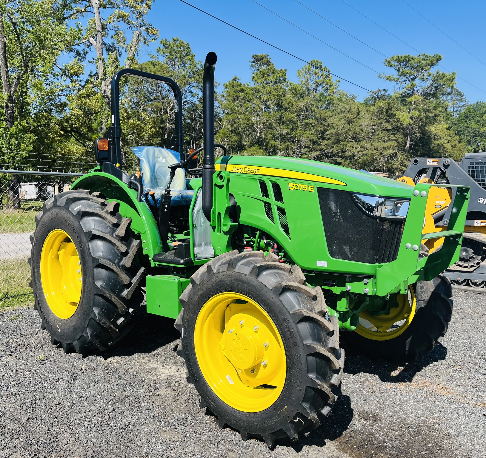 2025 John Deere 5075E Image 1