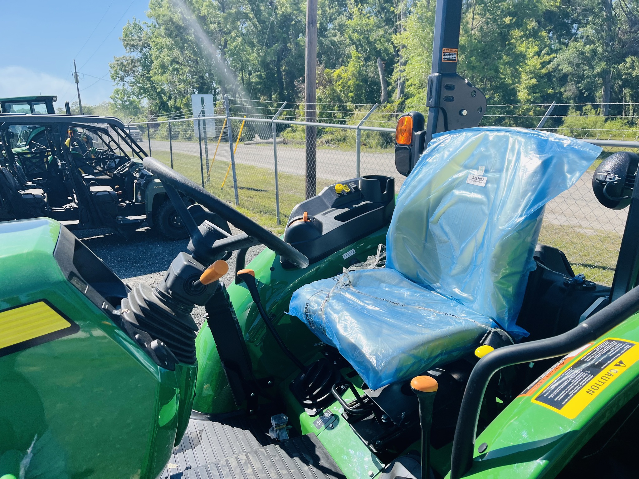 2025 John Deere 5075E Image 5