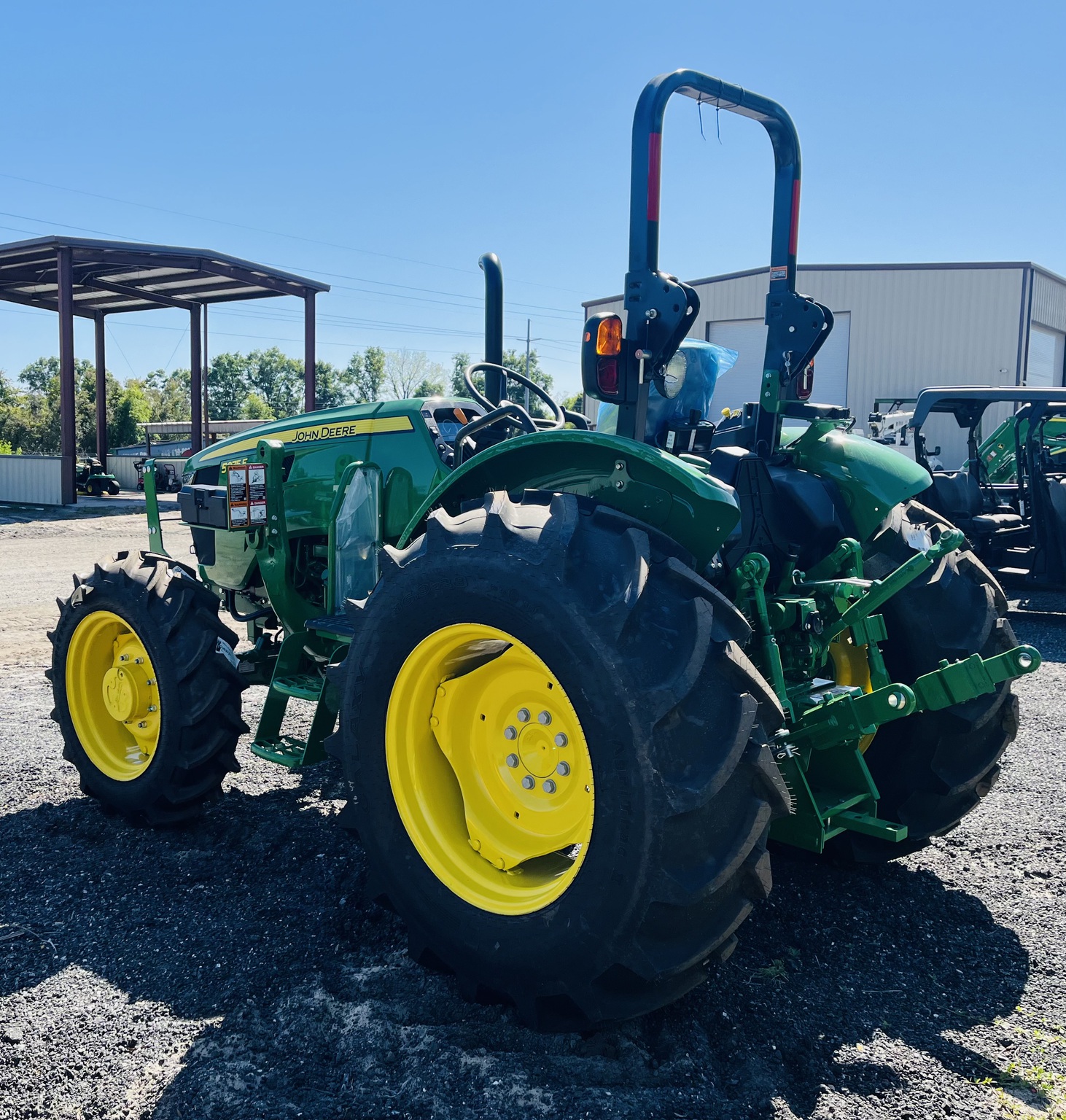 2025 John Deere 5075E Image 3