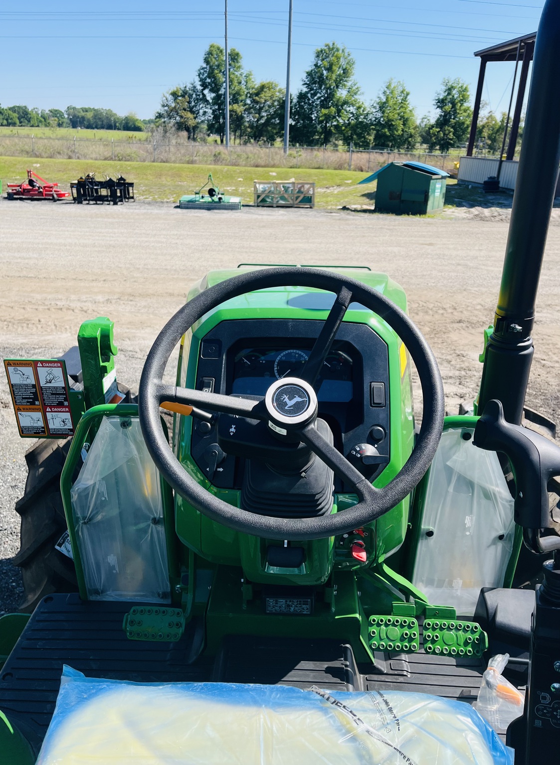 2025 John Deere 5075E Image 6