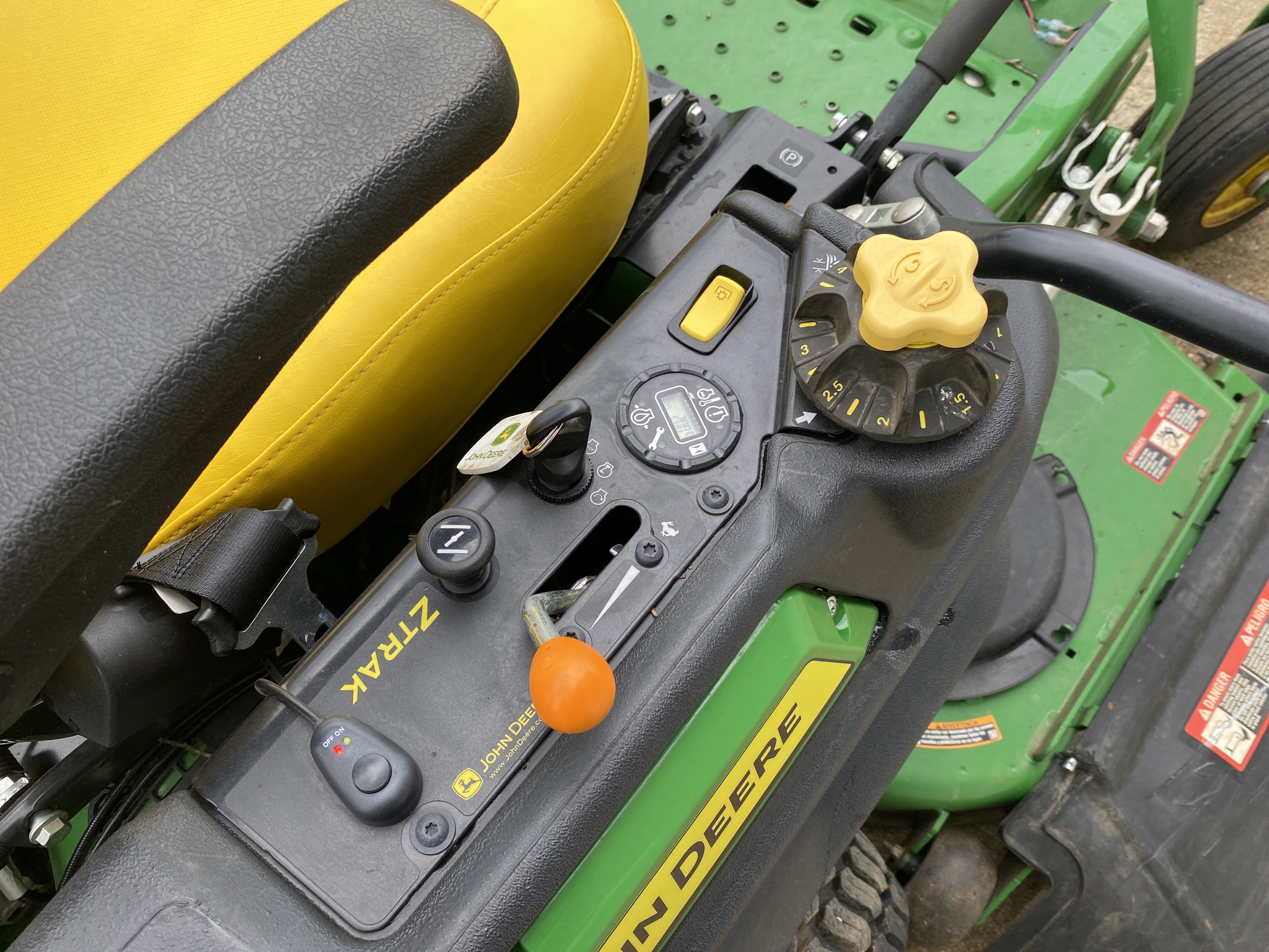 2024 John Deere Z930M Image 5