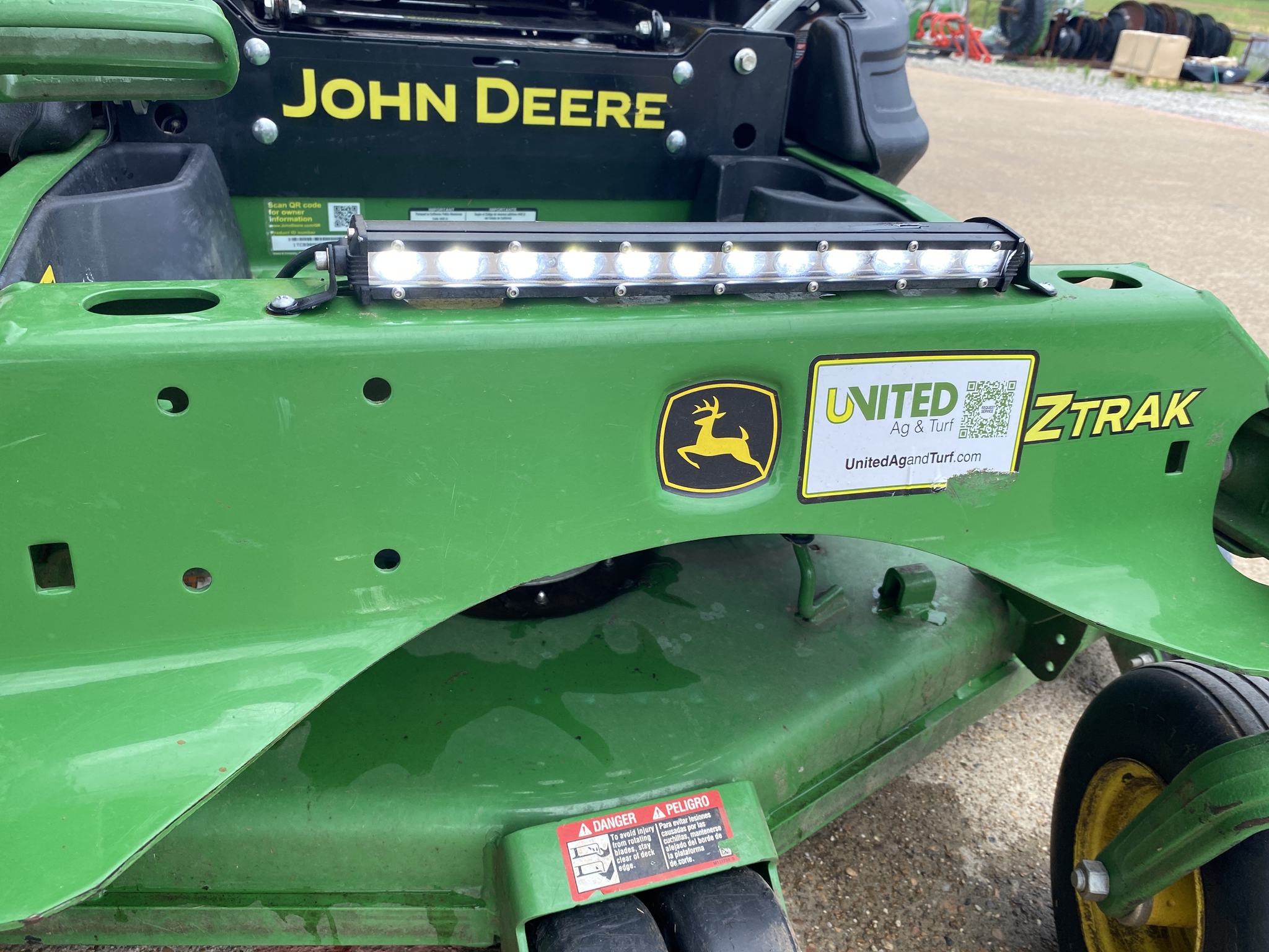 2024 John Deere Z930M Image 8