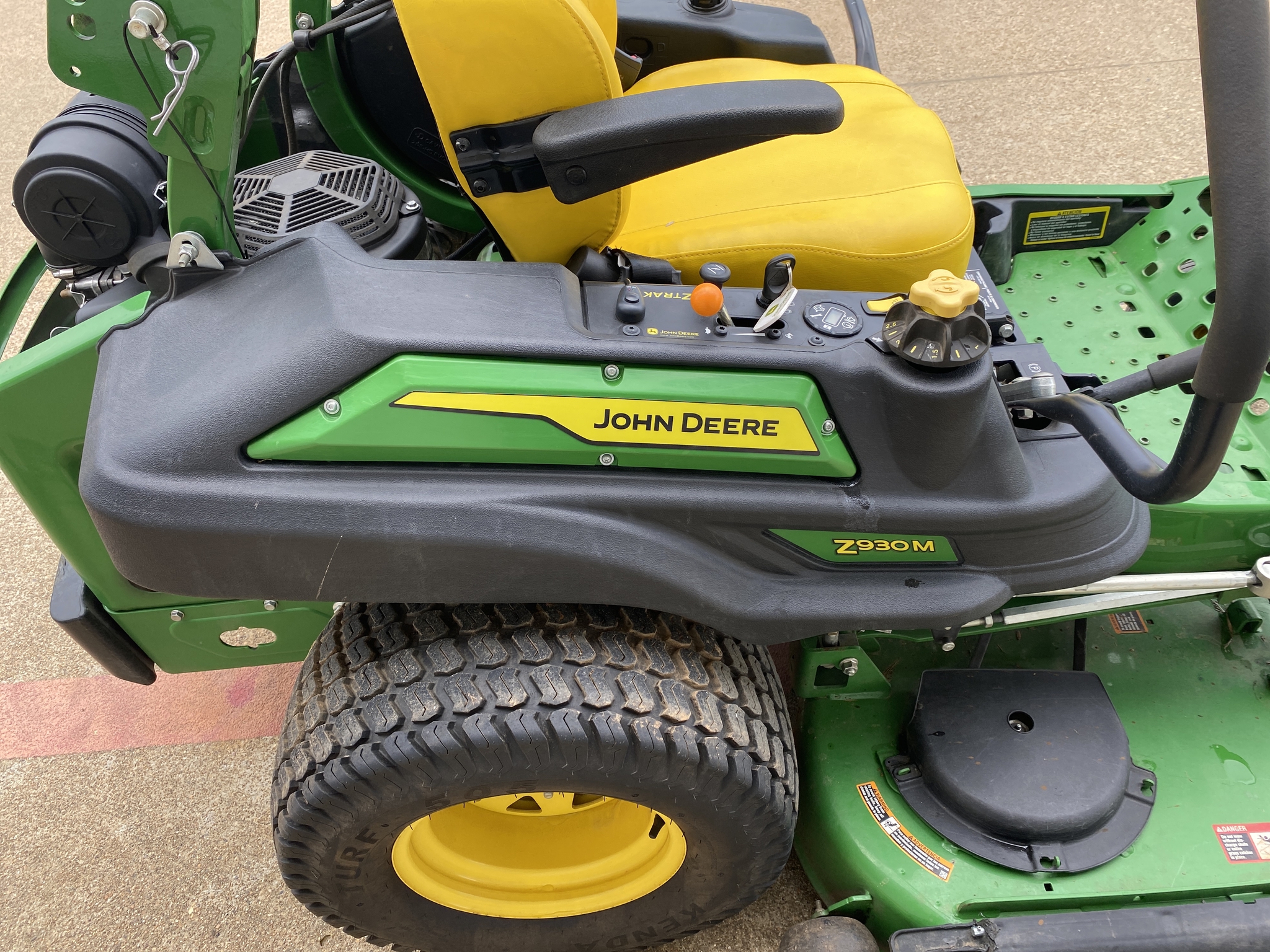 2024 John Deere Z930M Image 6