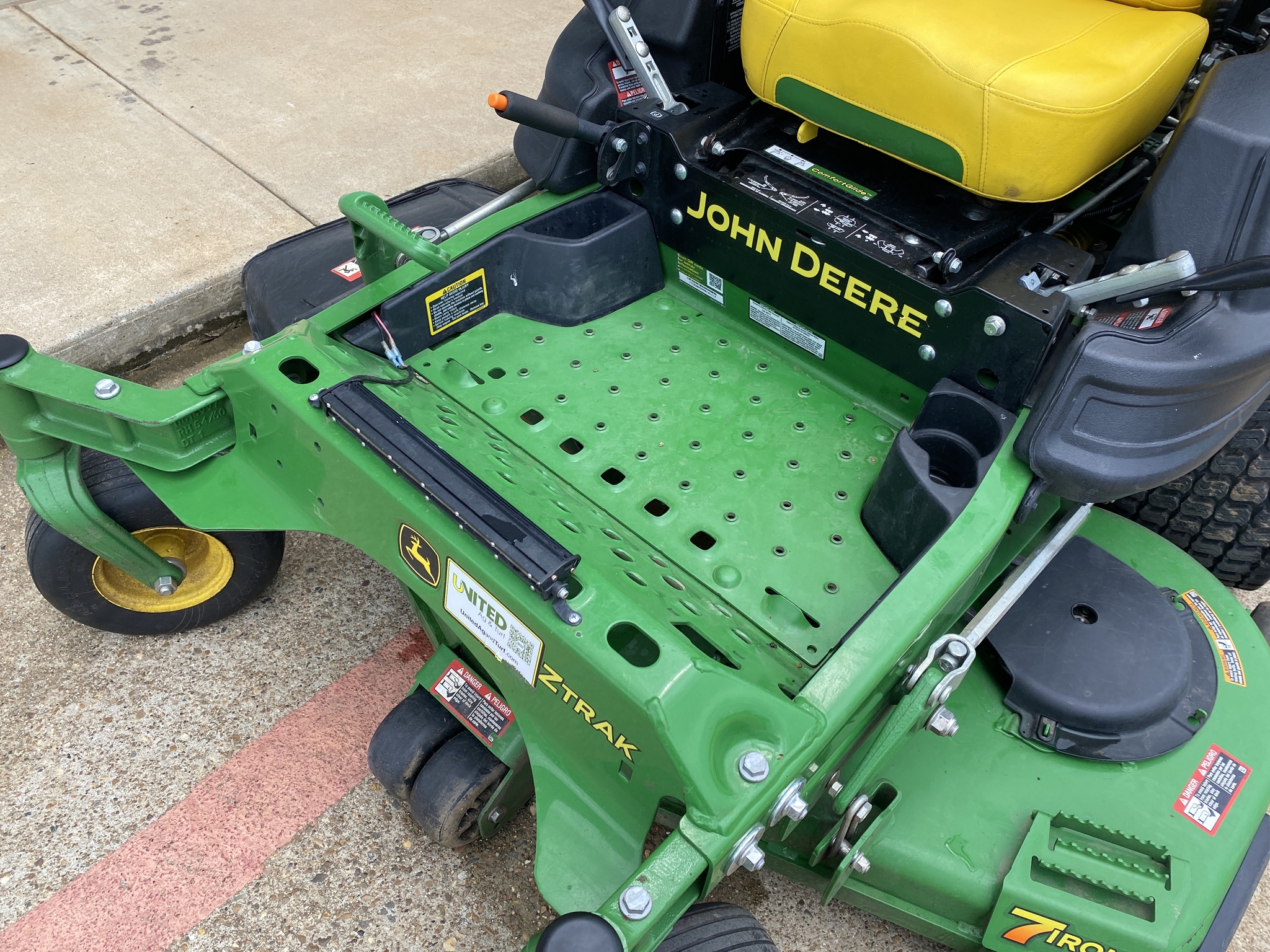 2024 John Deere Z930M Image 17