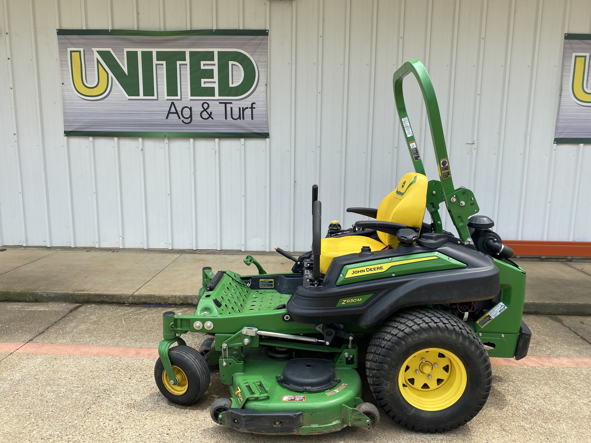 2024 John Deere Z930M Image 1