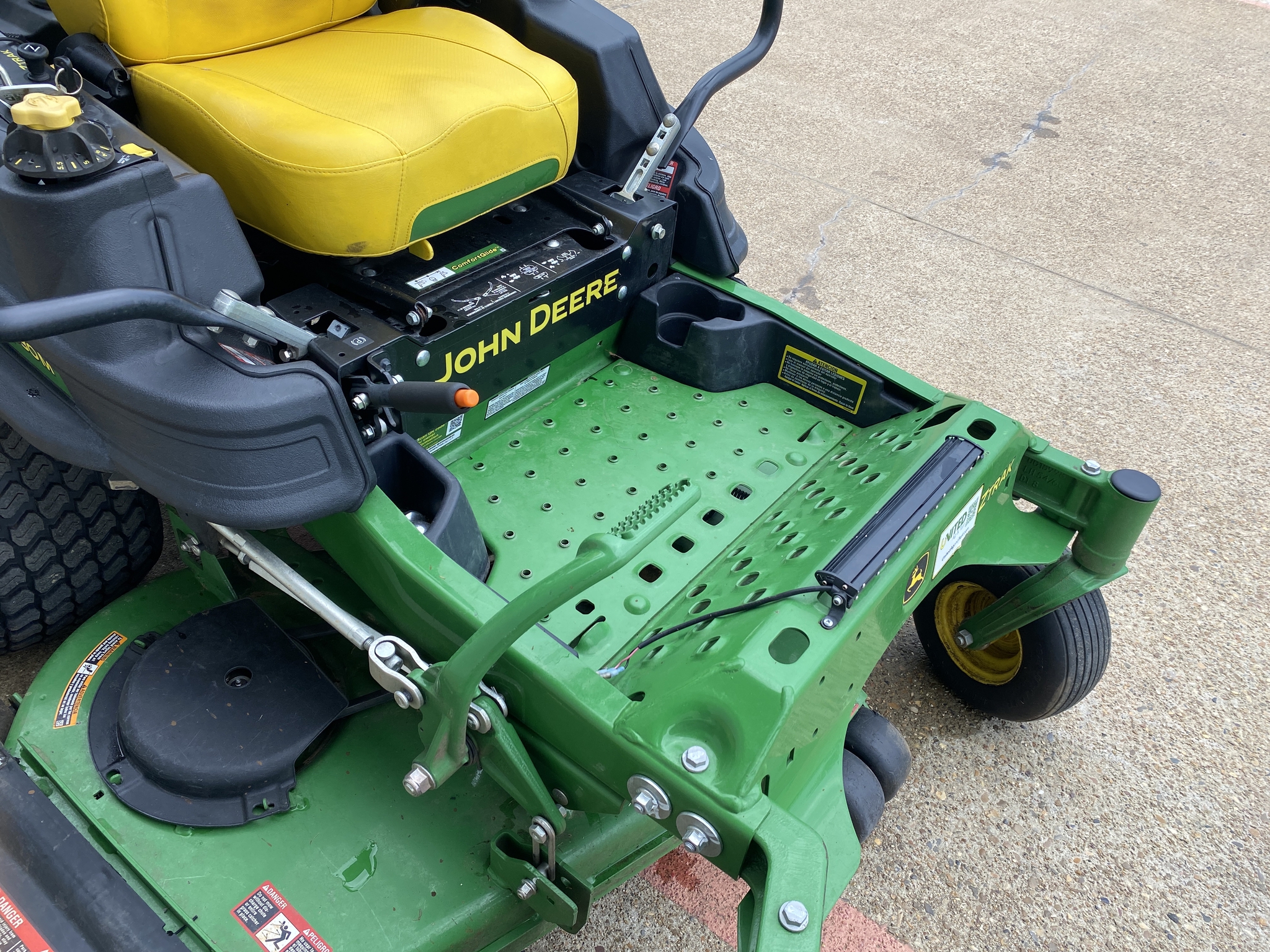 2024 John Deere Z930M Image 12