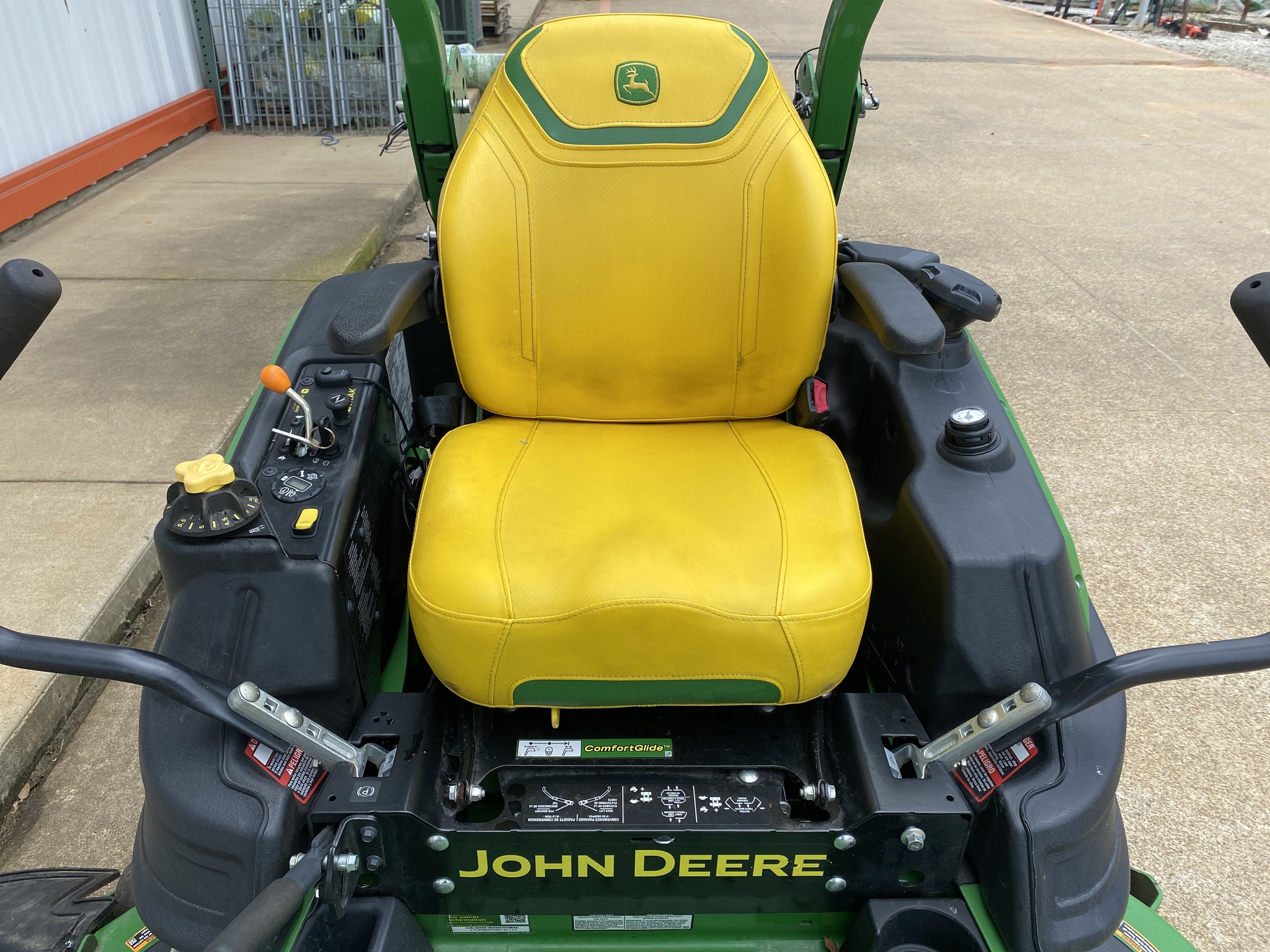 2024 John Deere Z930M Image 3