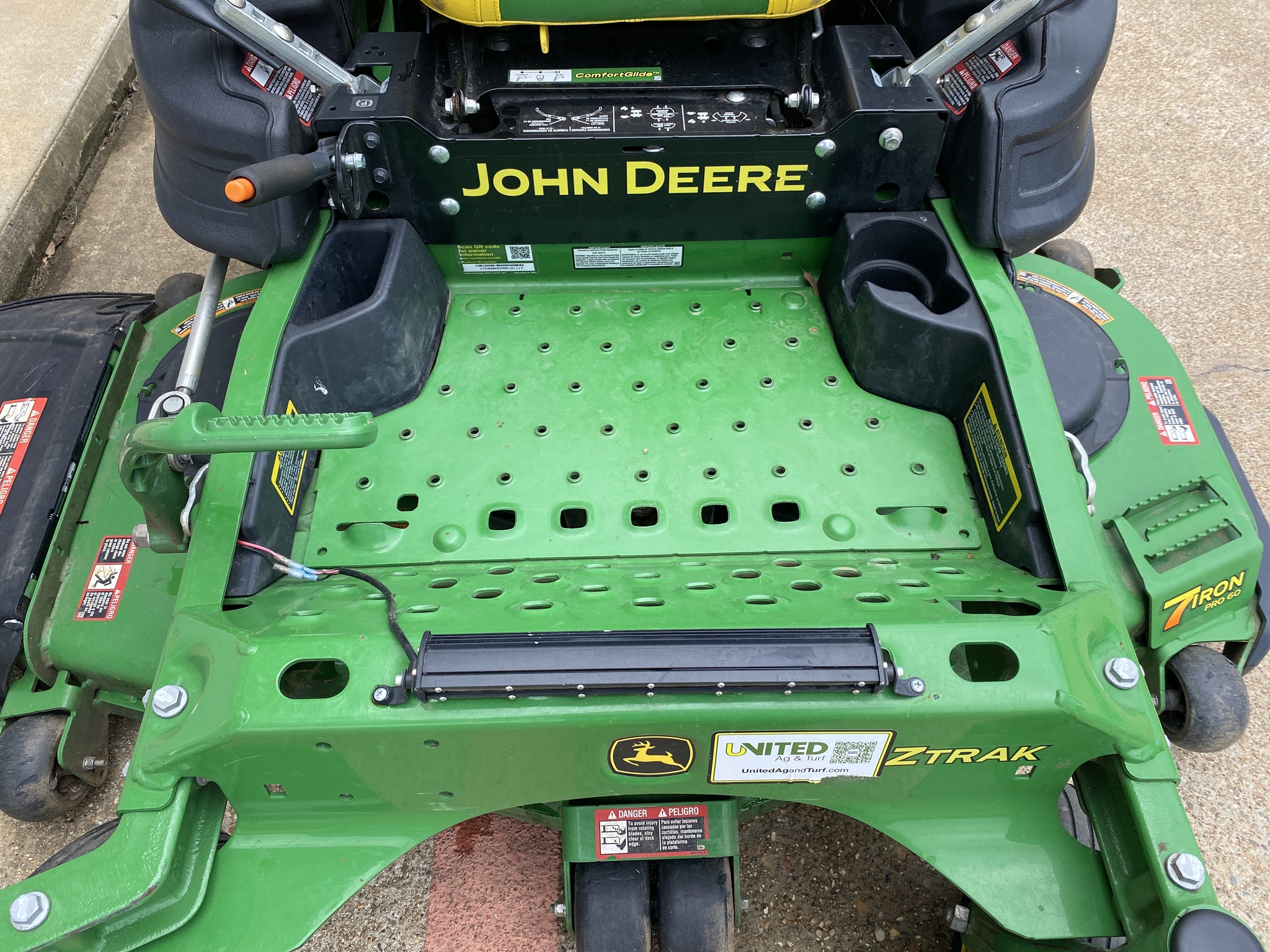 2024 John Deere Z930M Image 18