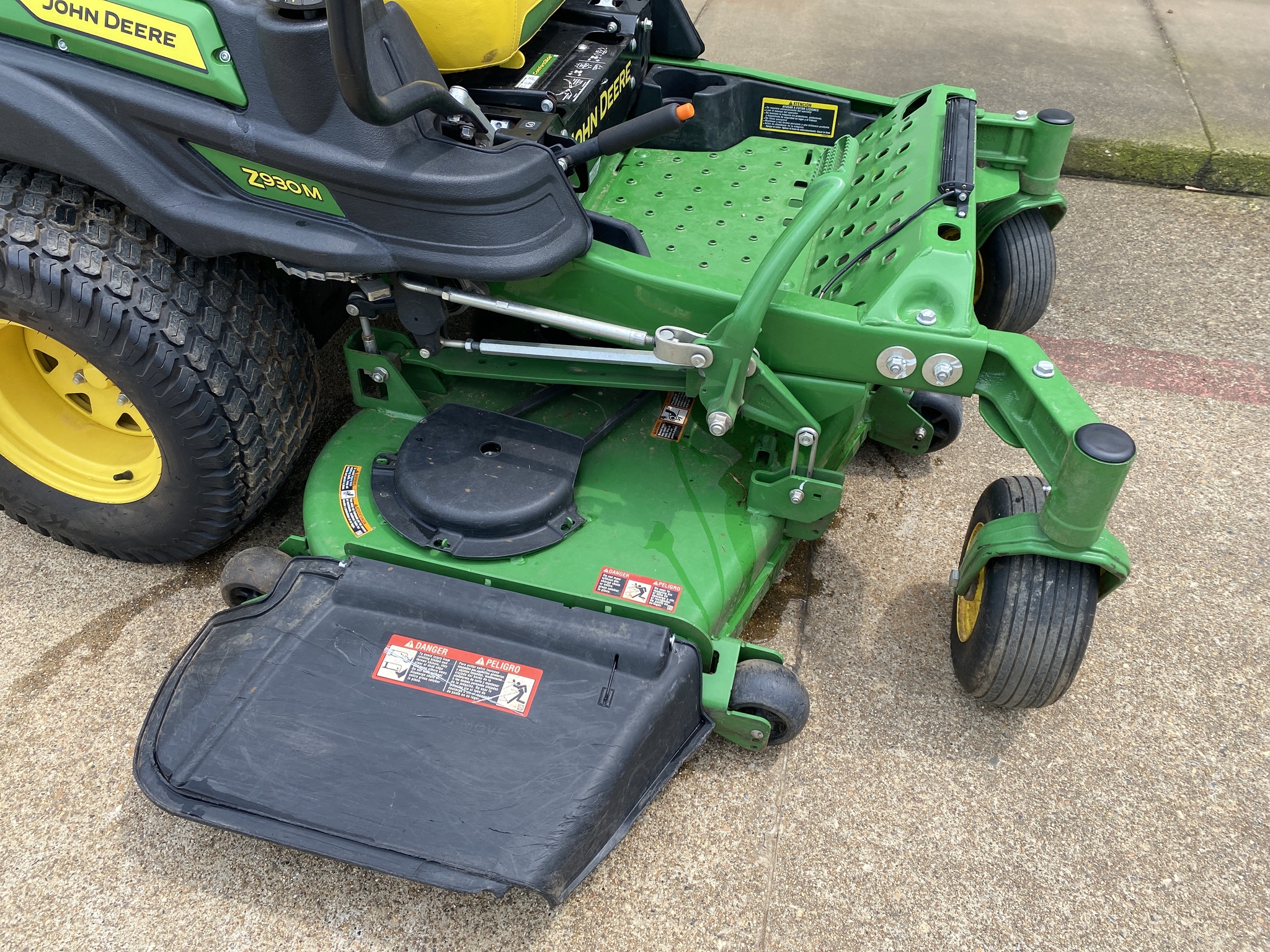 2024 John Deere Z930M Image 16