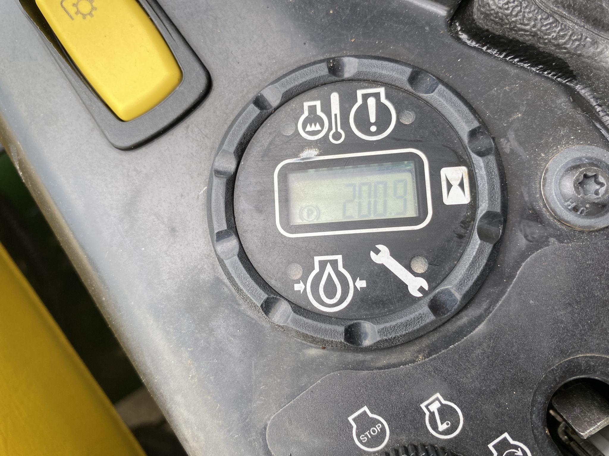 2024 John Deere Z930M Image 4
