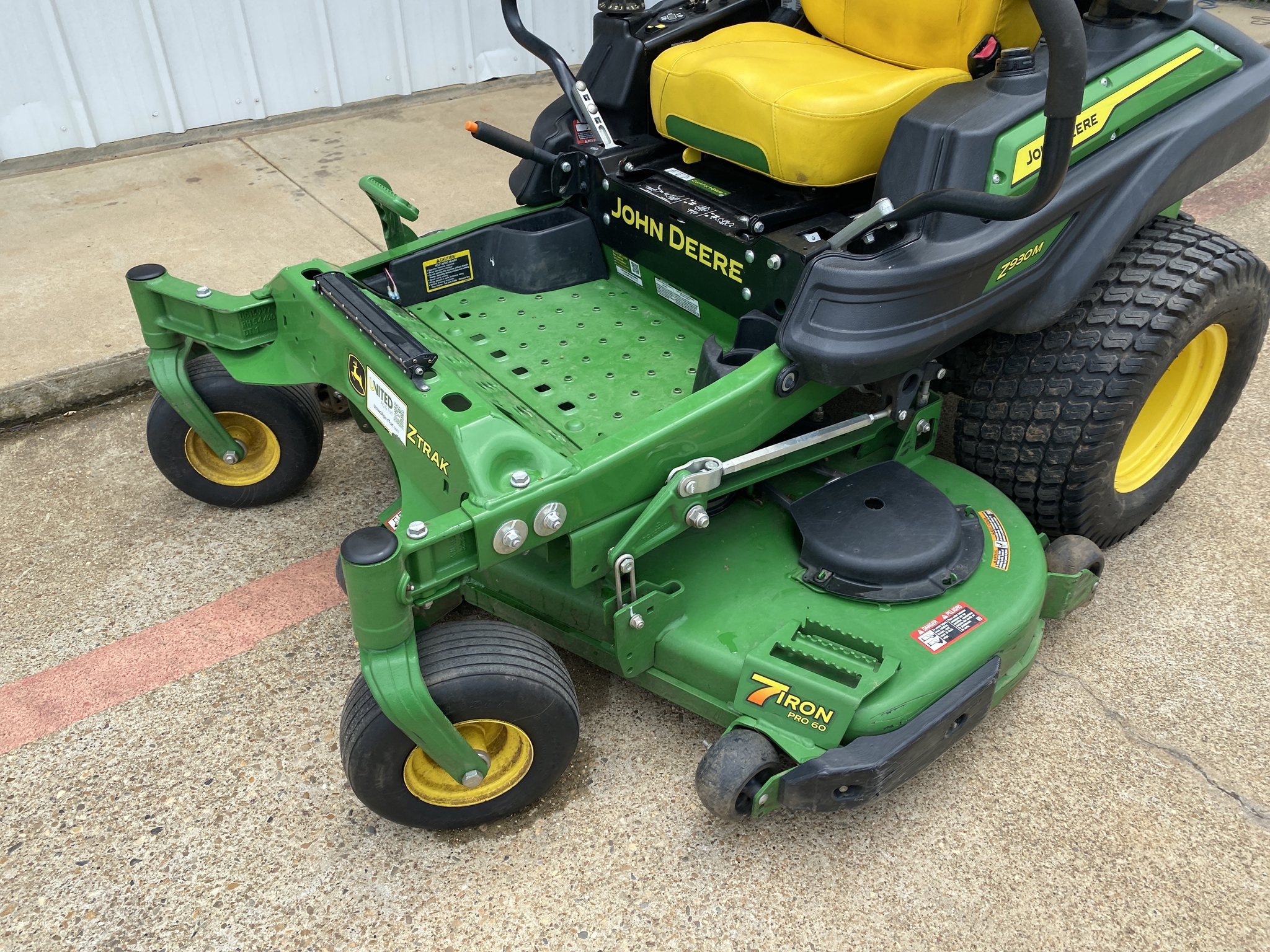 2024 John Deere Z930M Image 10