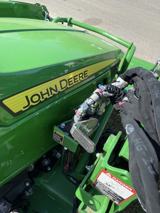 2023 John Deere 1025R Photo 7