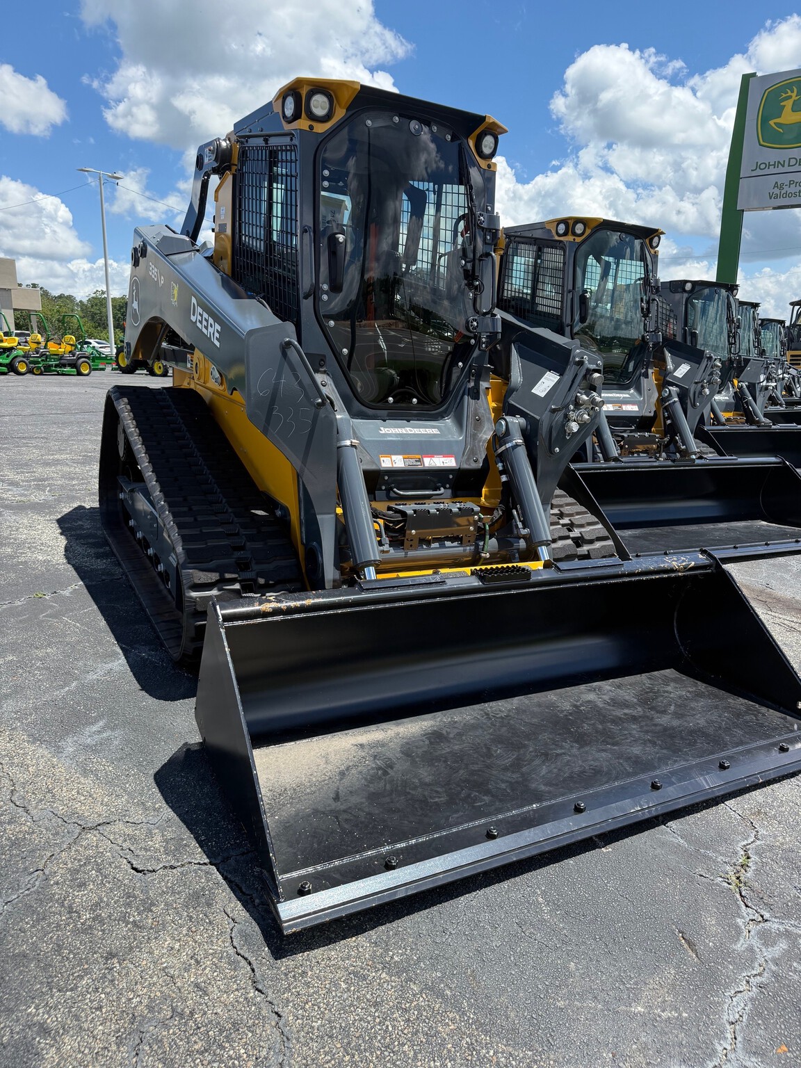 2025 John Deere 335 P Image 2