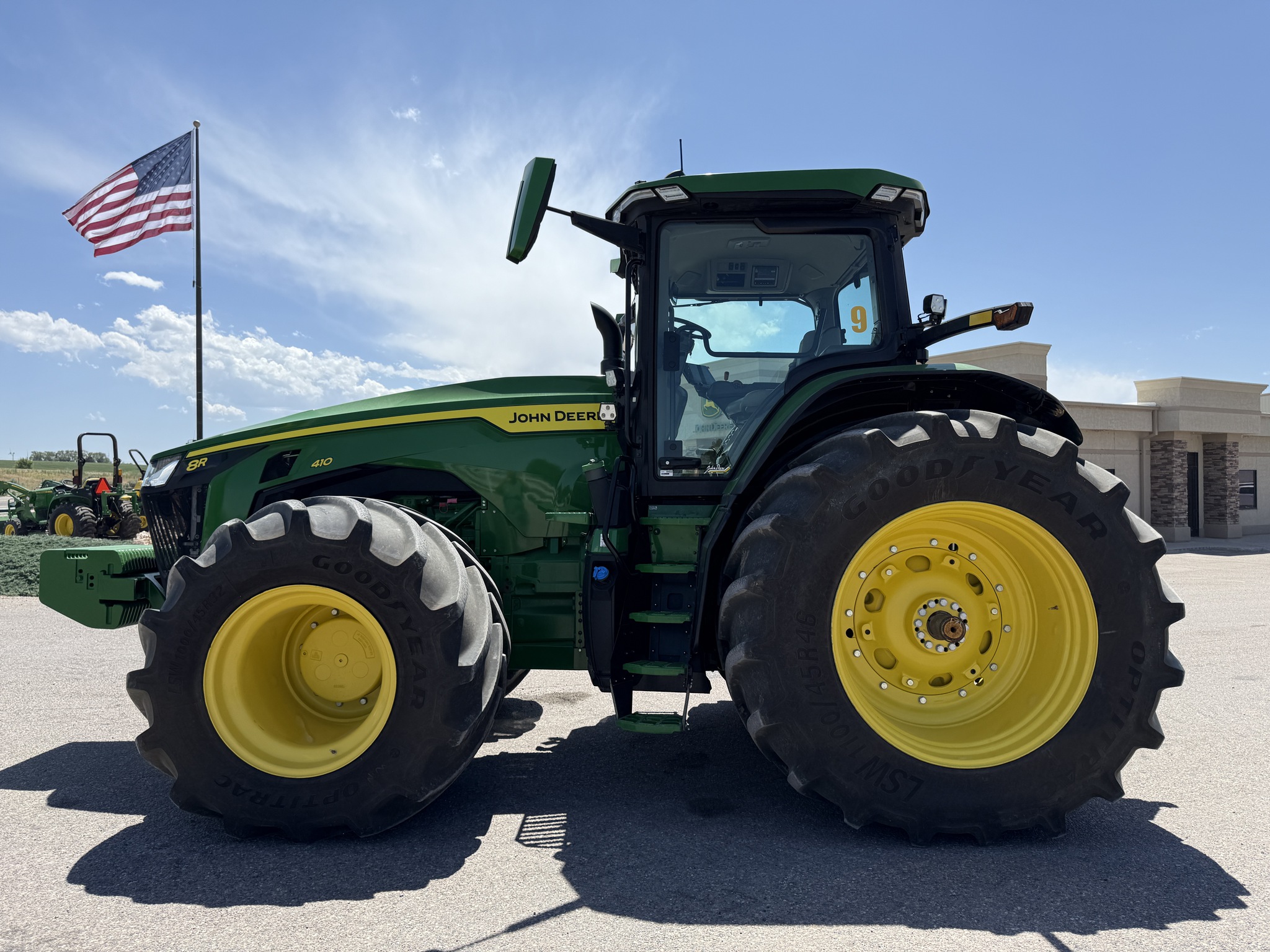 2024 John Deere 8R 410 Image 2