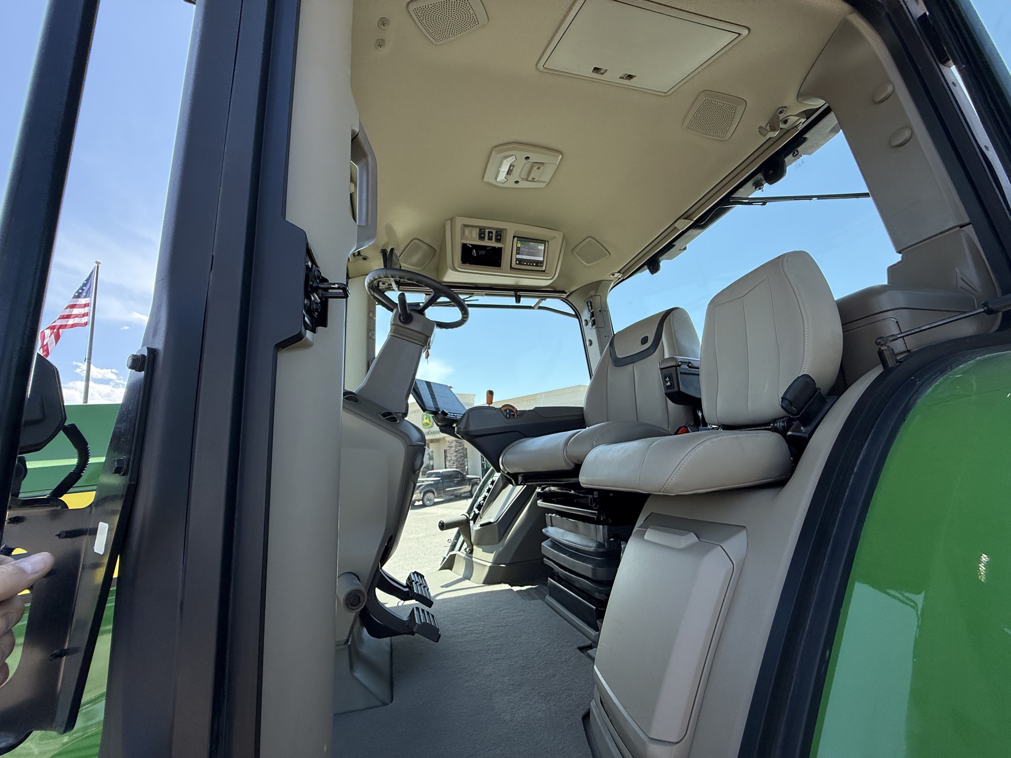 2024 John Deere 8R 410 Image 9