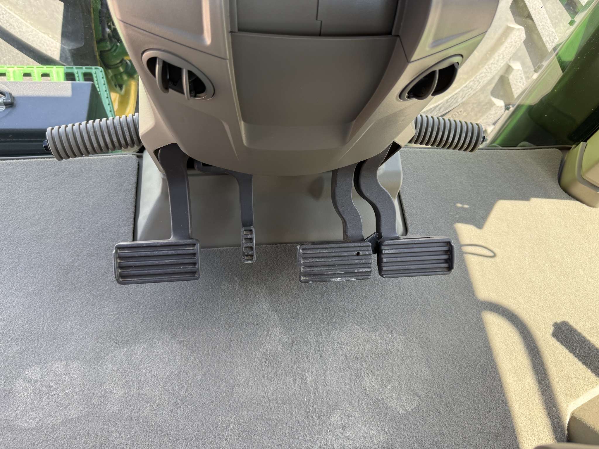 2024 John Deere 8R 410 Image 12