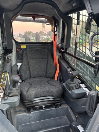 2020 John Deere 331G Photo 8