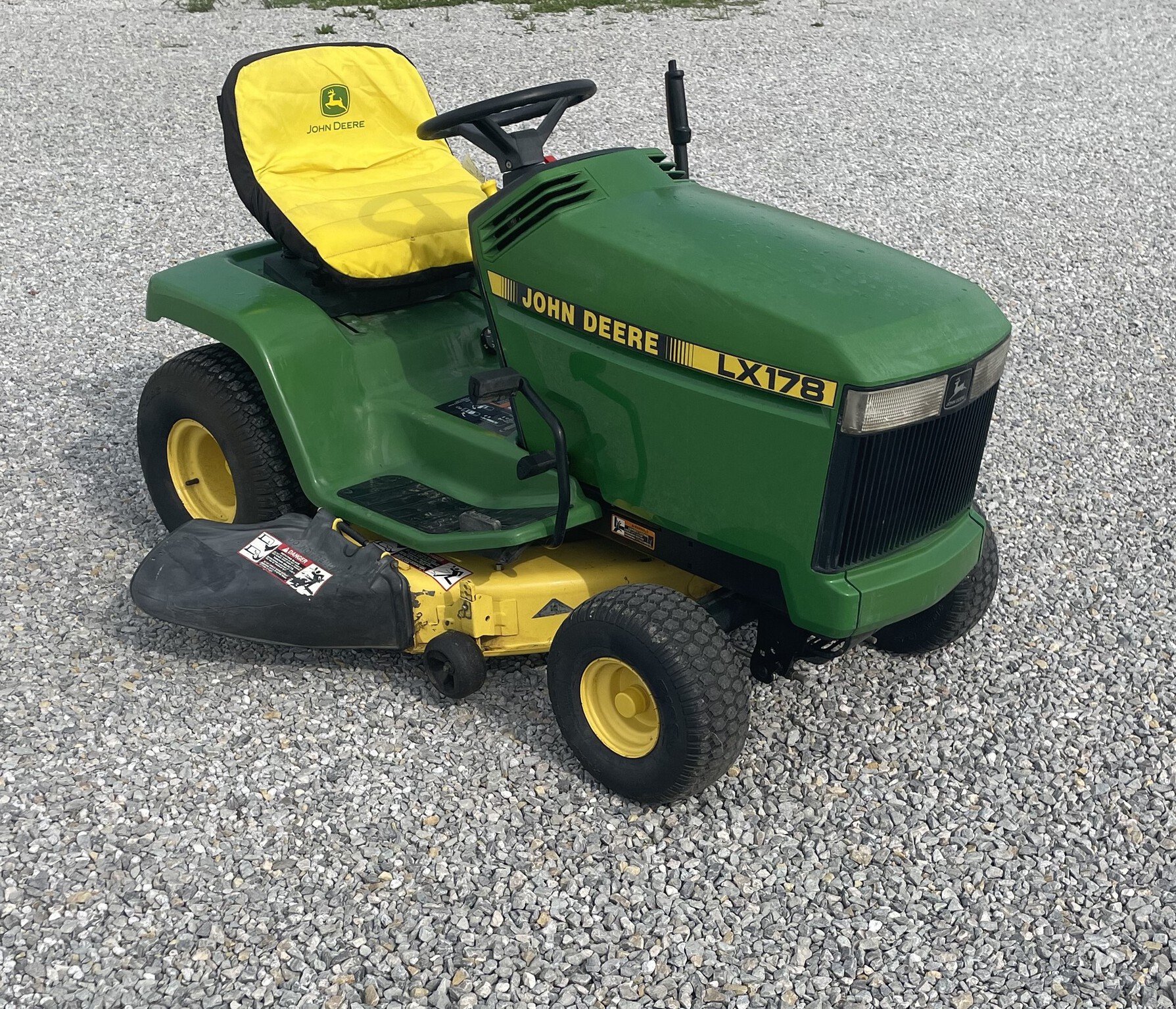 1993 John Deere LX178 Image 3