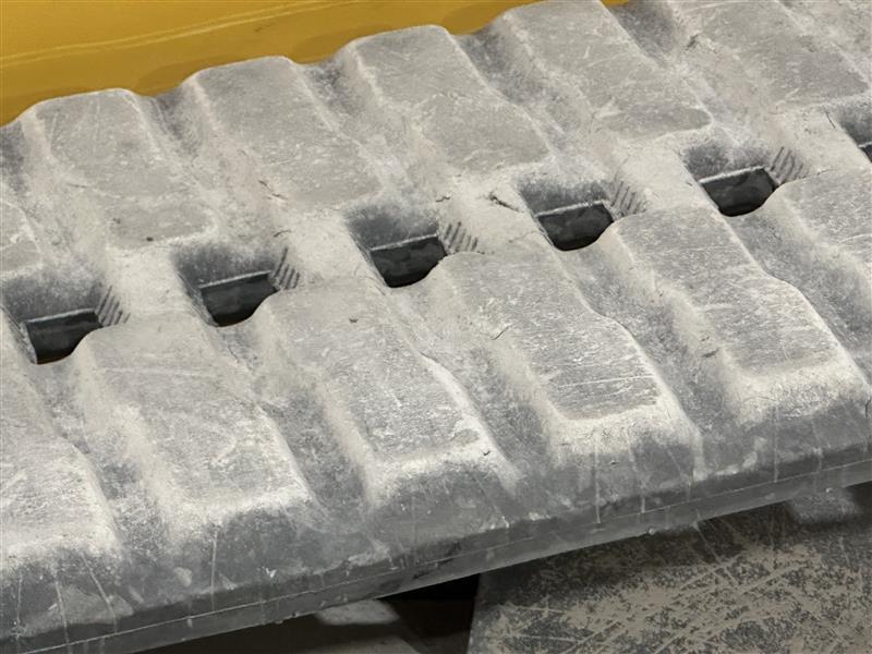 2022 John Deere 333G Image 12