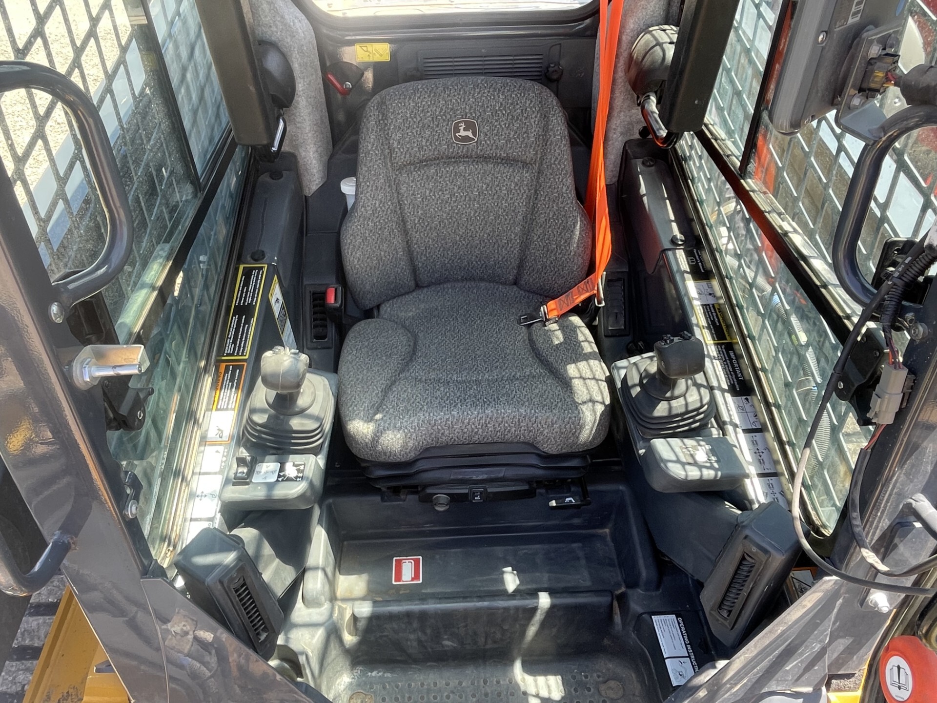 2022 John Deere 333G Image 15