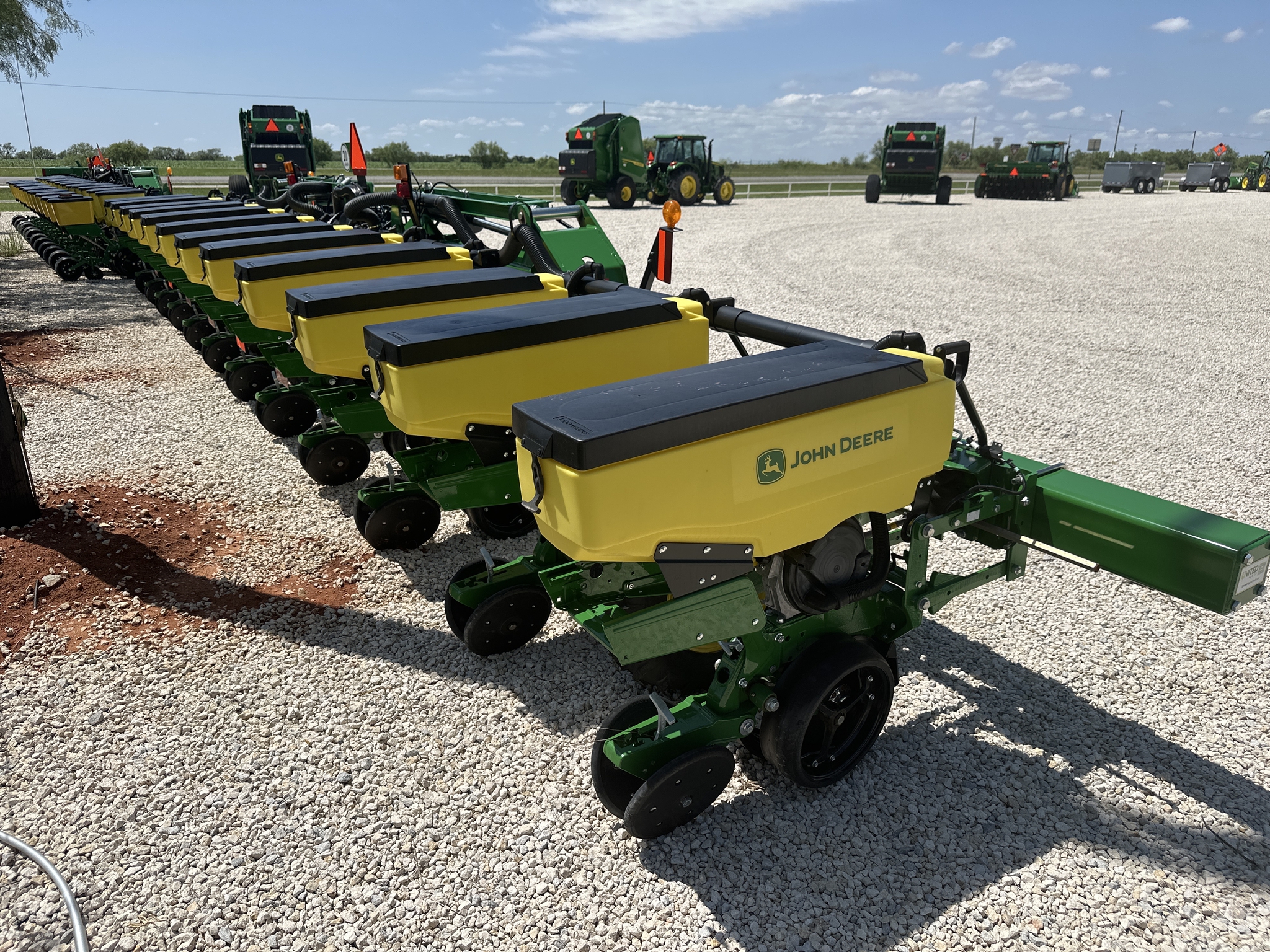 2024 John Deere 1725 Image 1